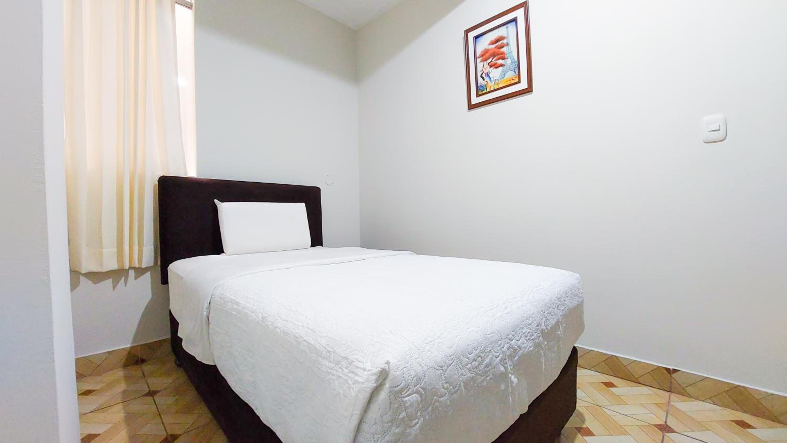 Single Room With Private Bathroom photo 1