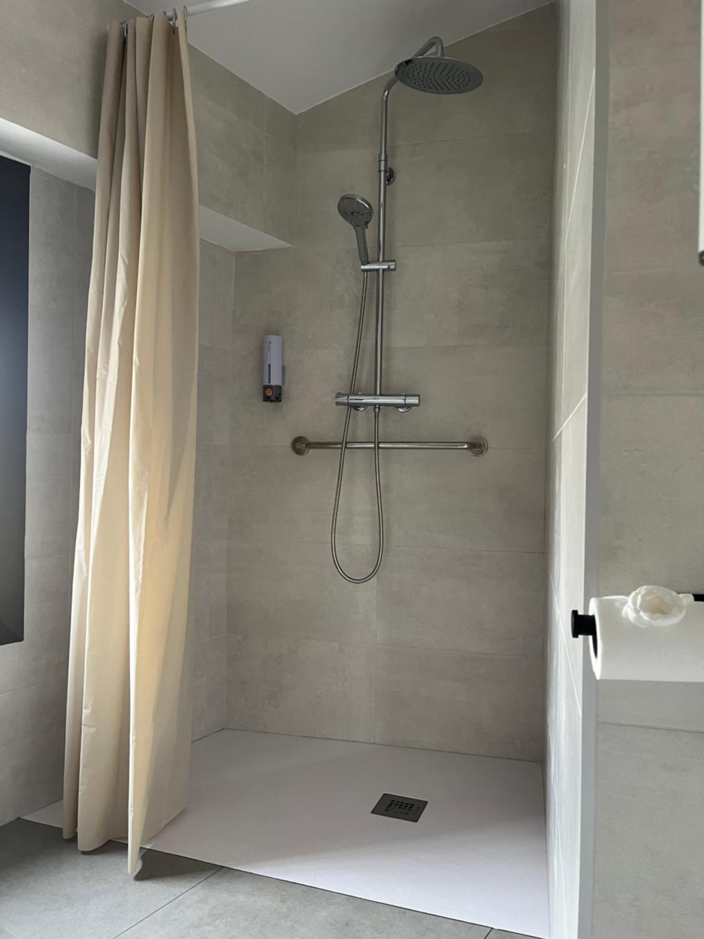 Double Room - Disability Access photo 2