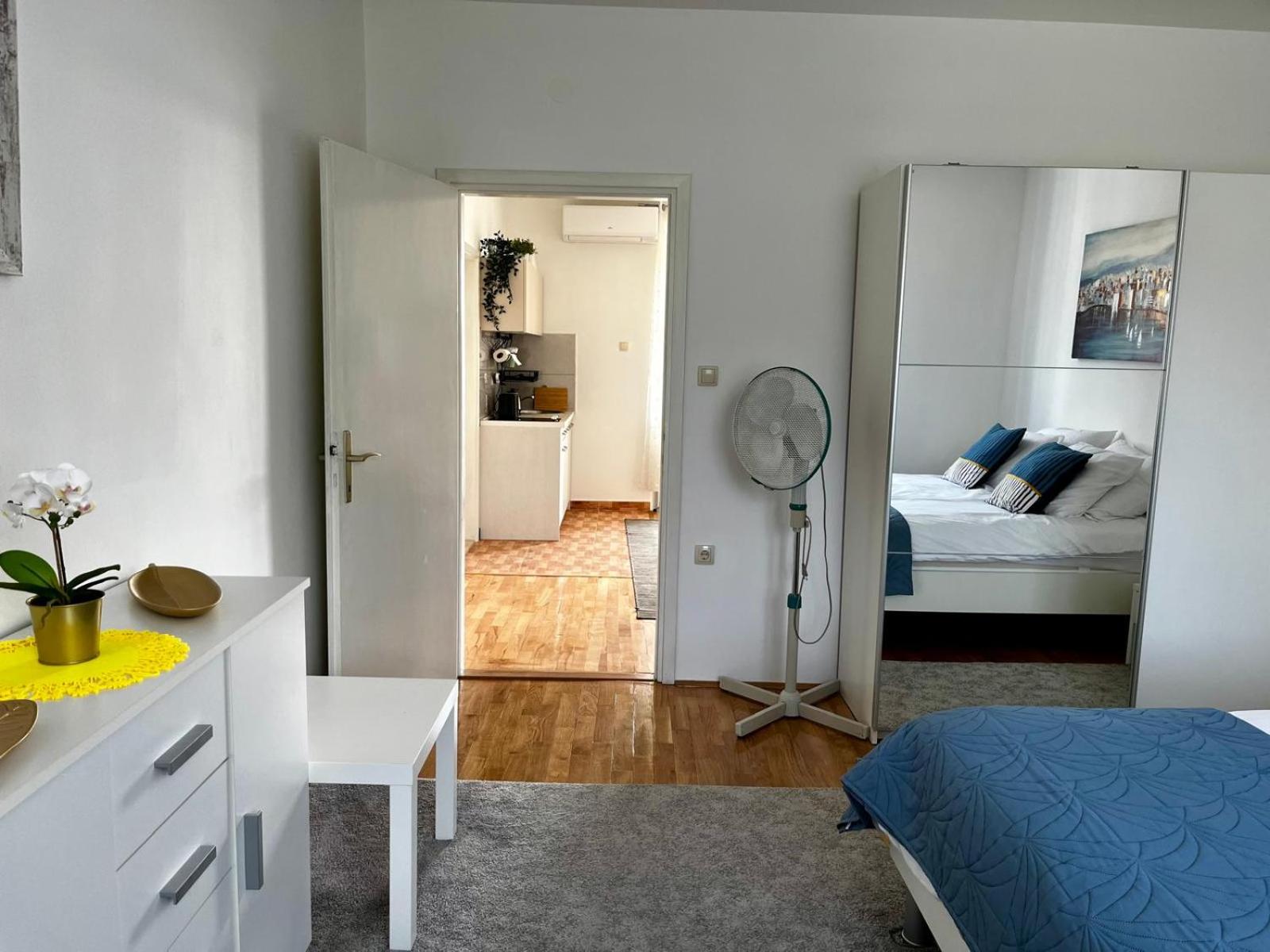 One-Bedroom Apartment photo 1