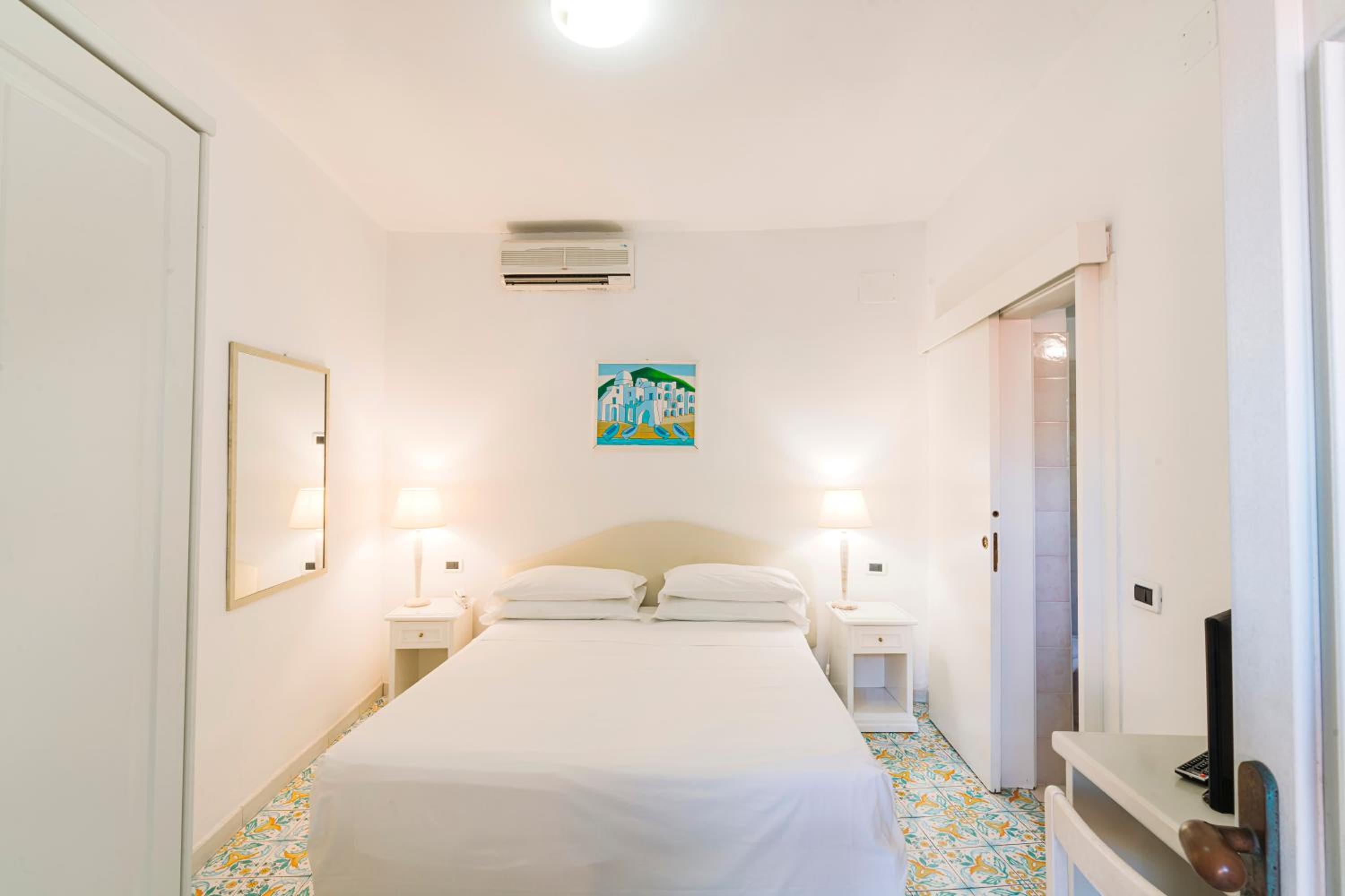 Classic Double Room - Photo 6