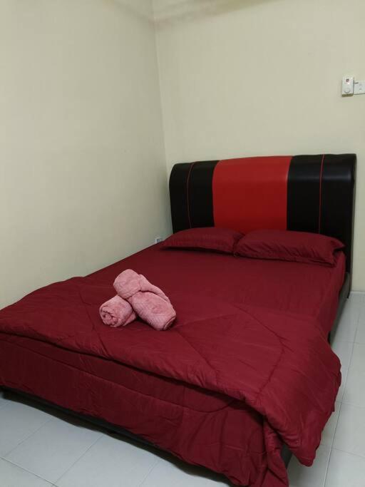Three-Bedroom House photo 2
