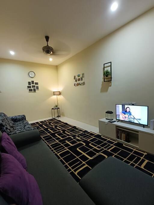 Three-Bedroom House photo 3