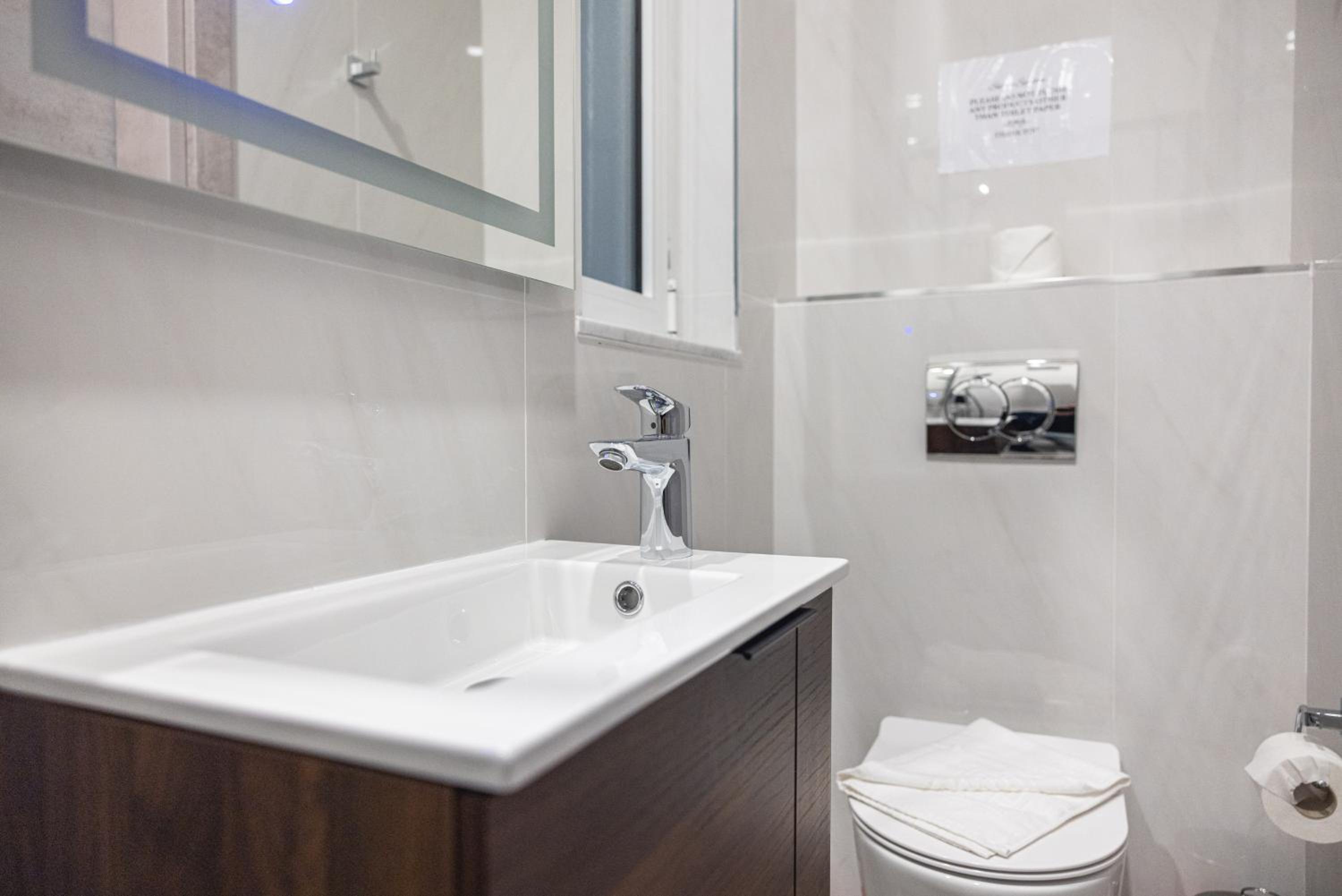 Family Double Room - Photo 8