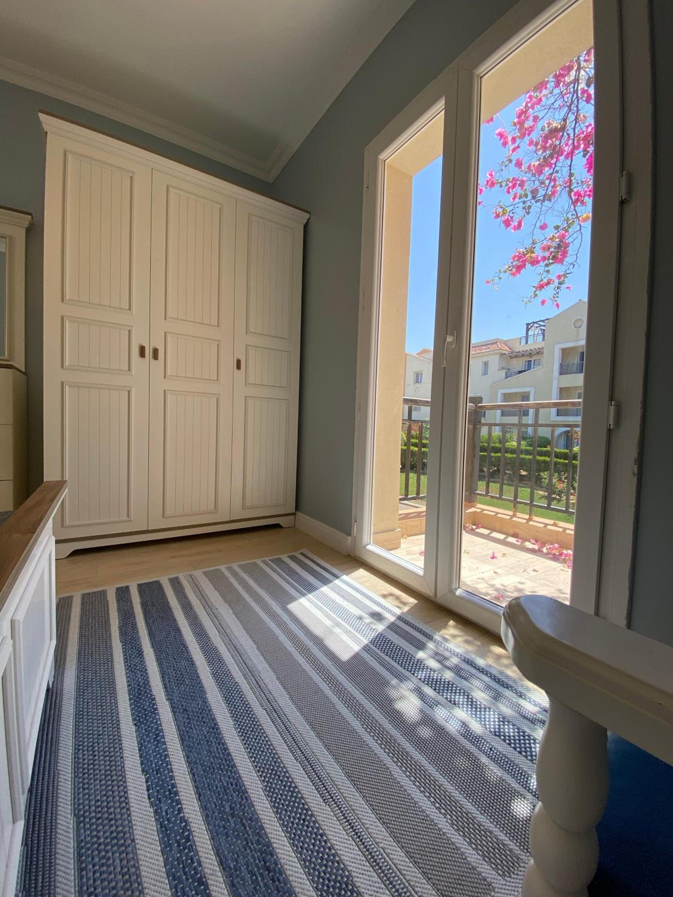 Four-Bedroom House photo 1