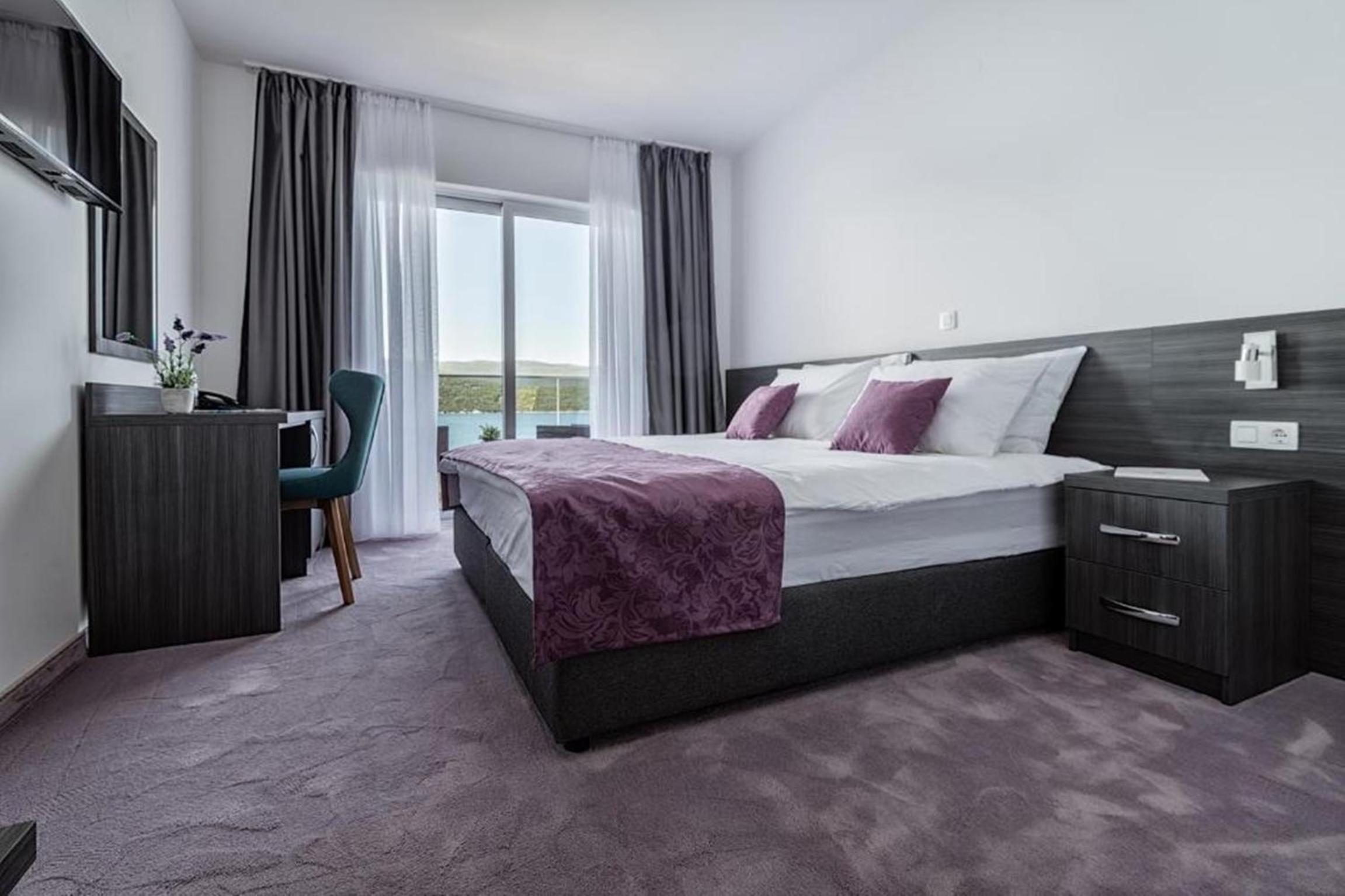 Deluxe Double Room with Balcony and Sea View