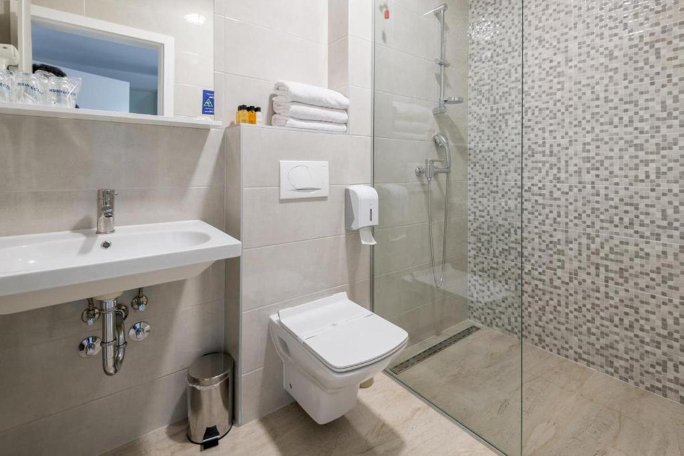 Double Room with Balcony and Side Sea View photo 3