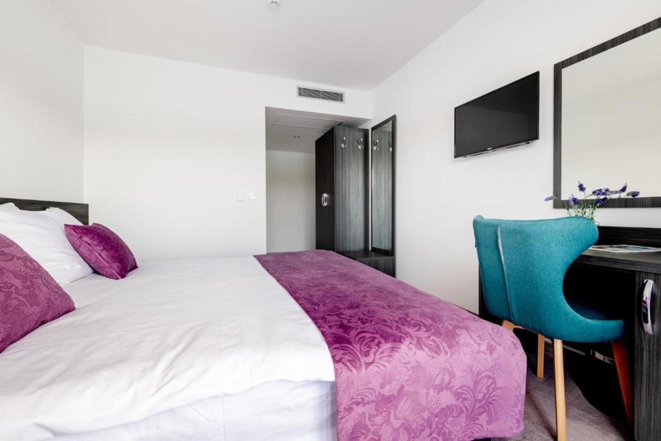 Double Room with Balcony and Side Sea View photo 2
