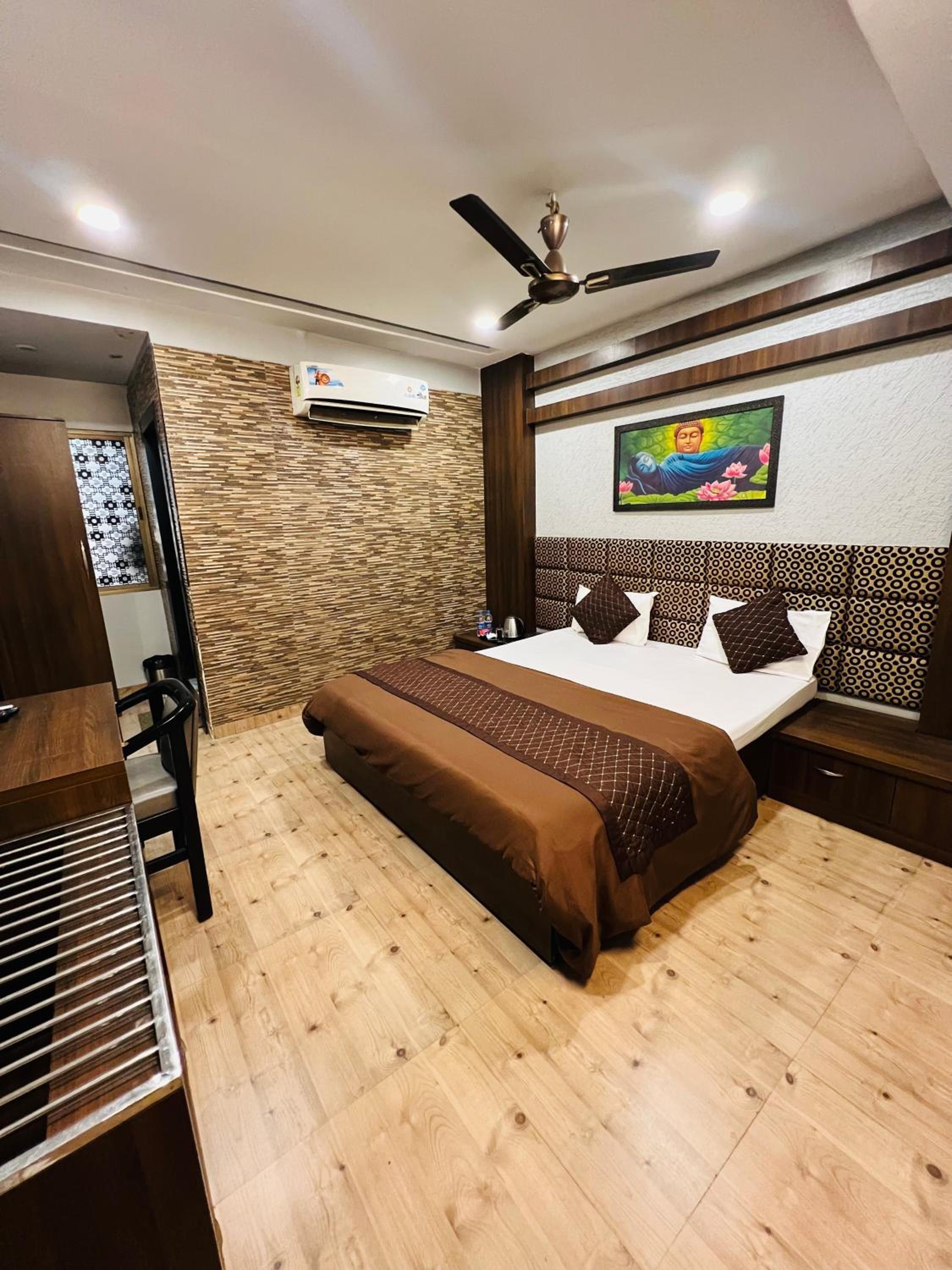 Deluxe Double Room - Photo 17