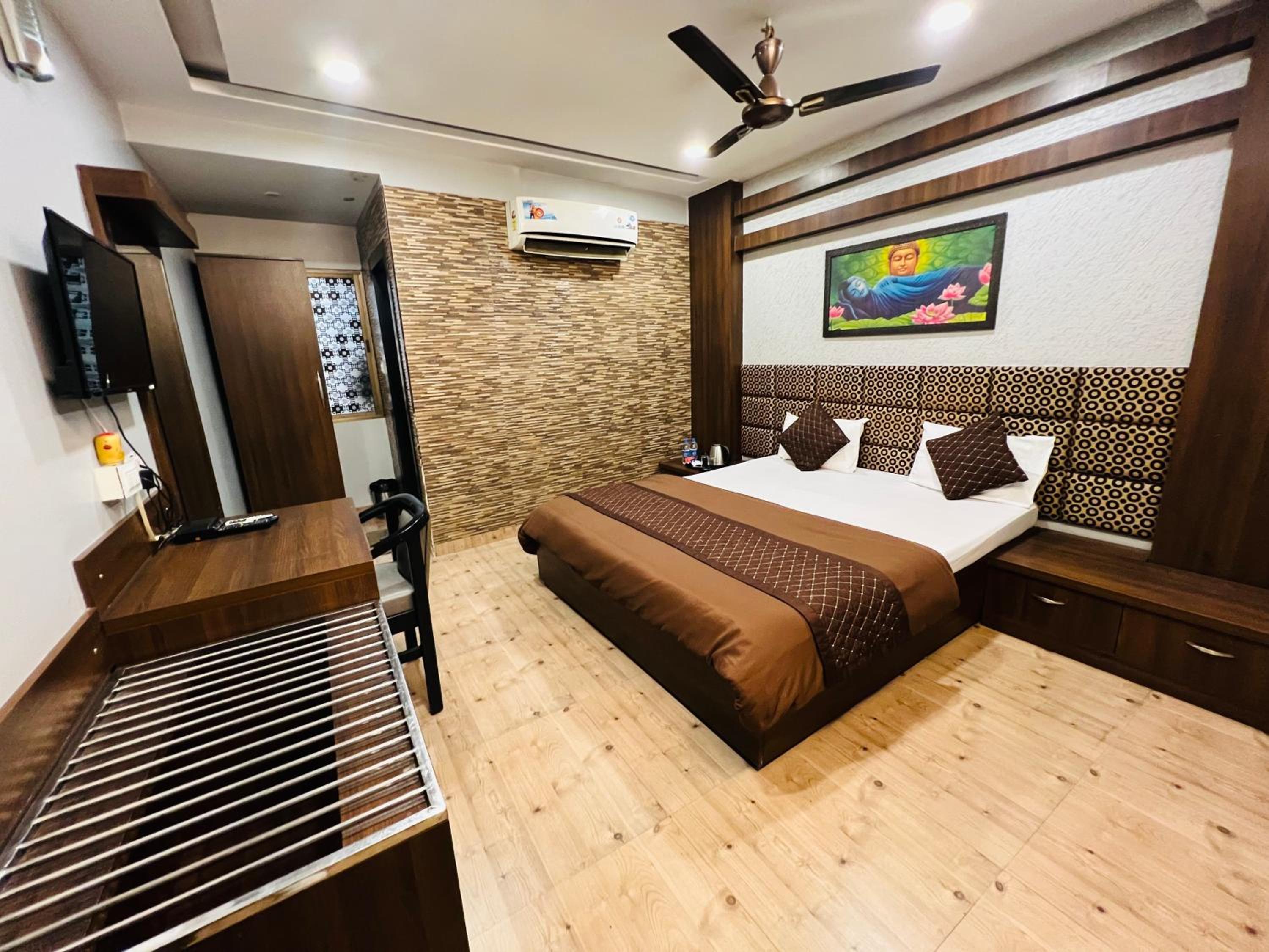 Deluxe Double Room - Photo 1