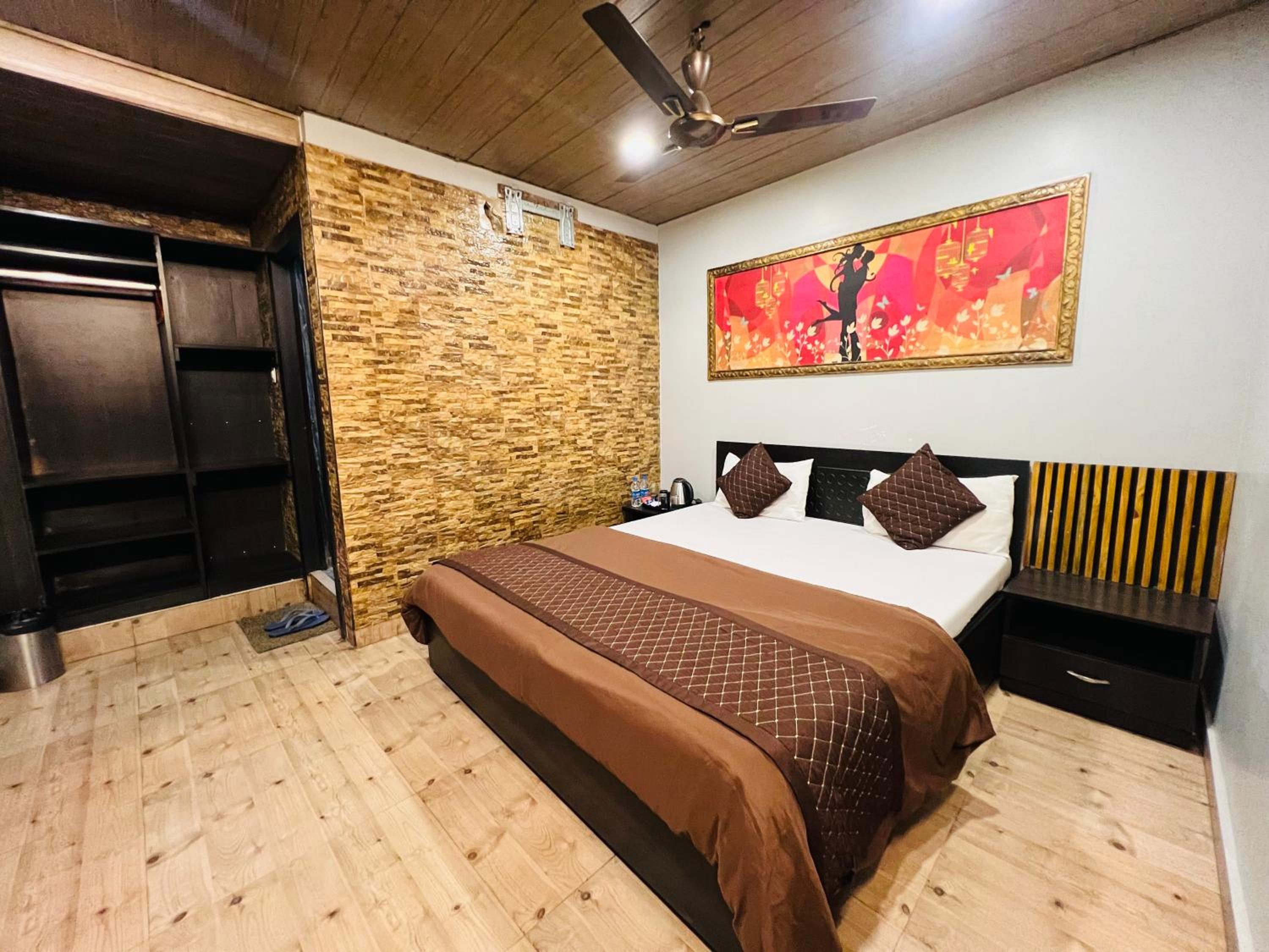 Deluxe Double Room - Photo 10