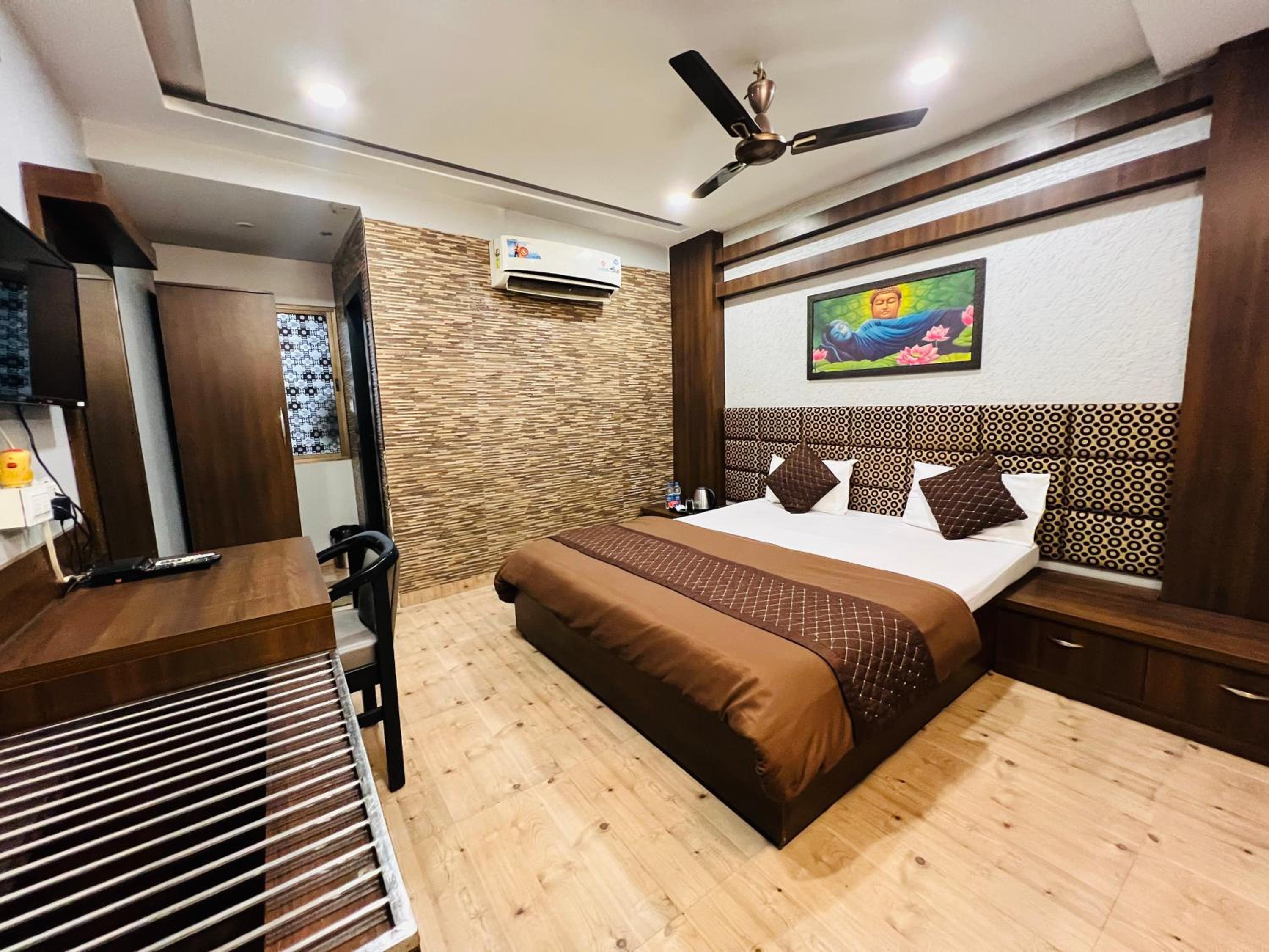 Deluxe Double Room - Photo 9