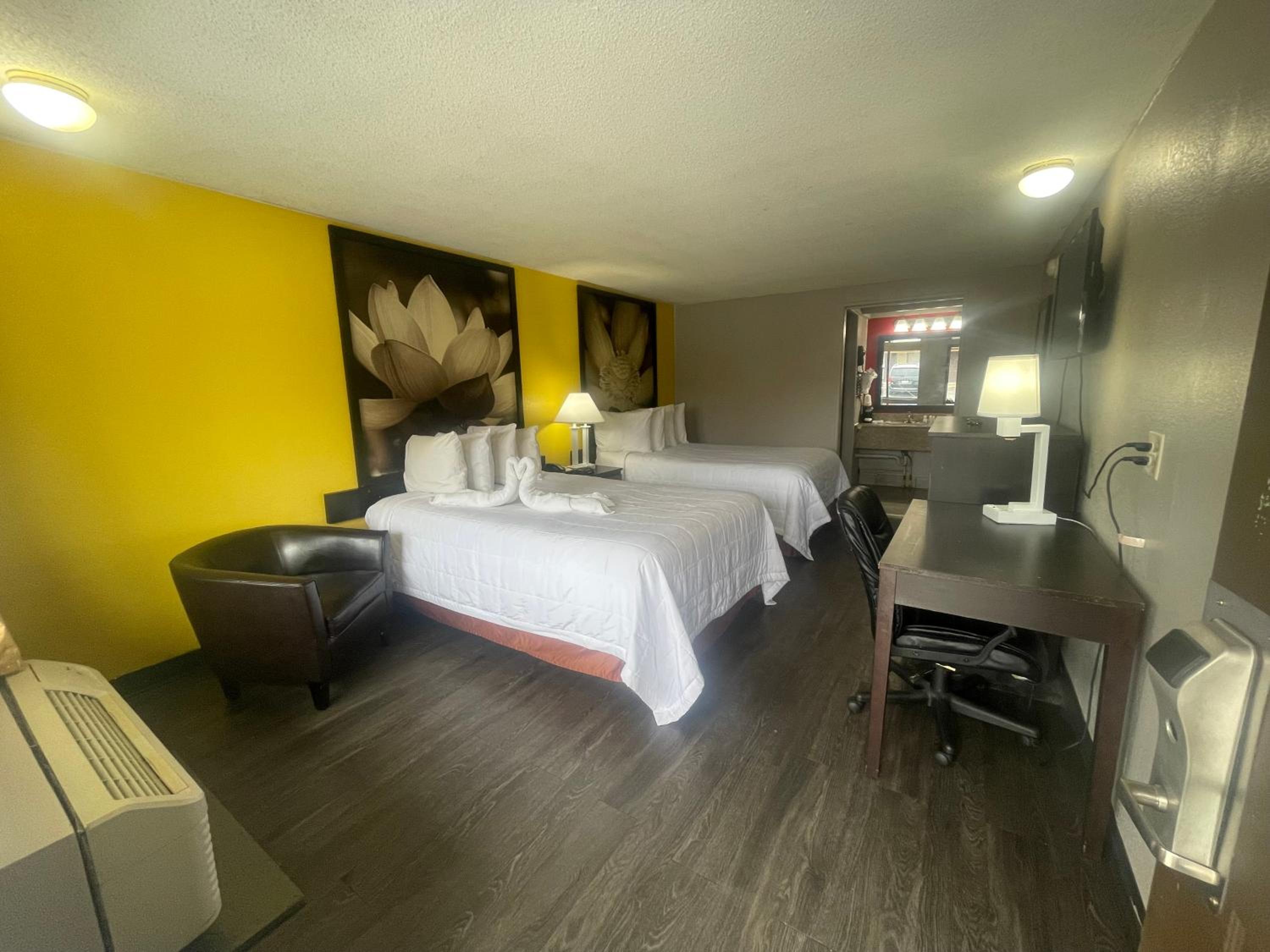 Double Room With Two Double Beds photo 1
