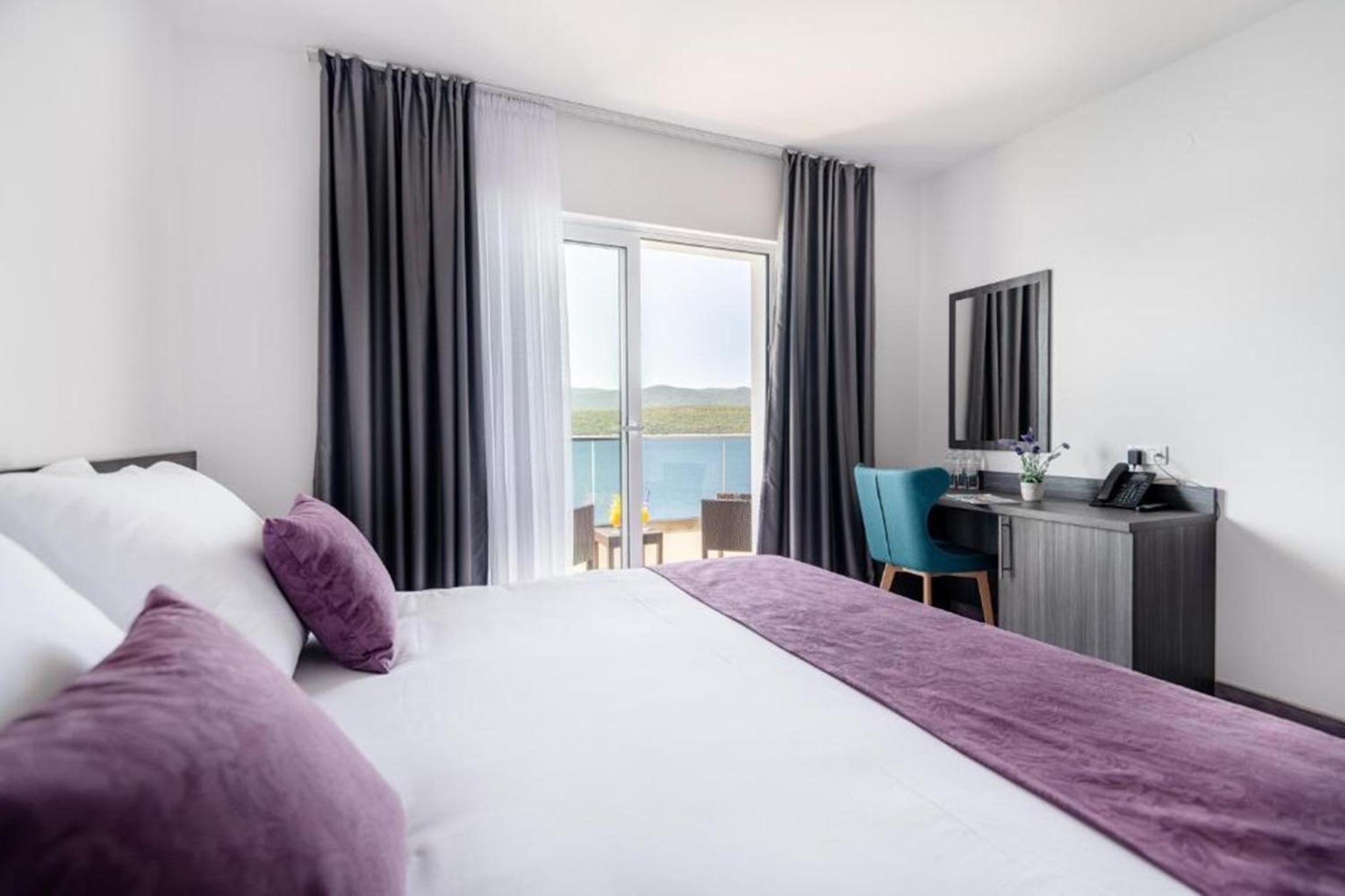 Deluxe Triple Room with Sea View photo 3