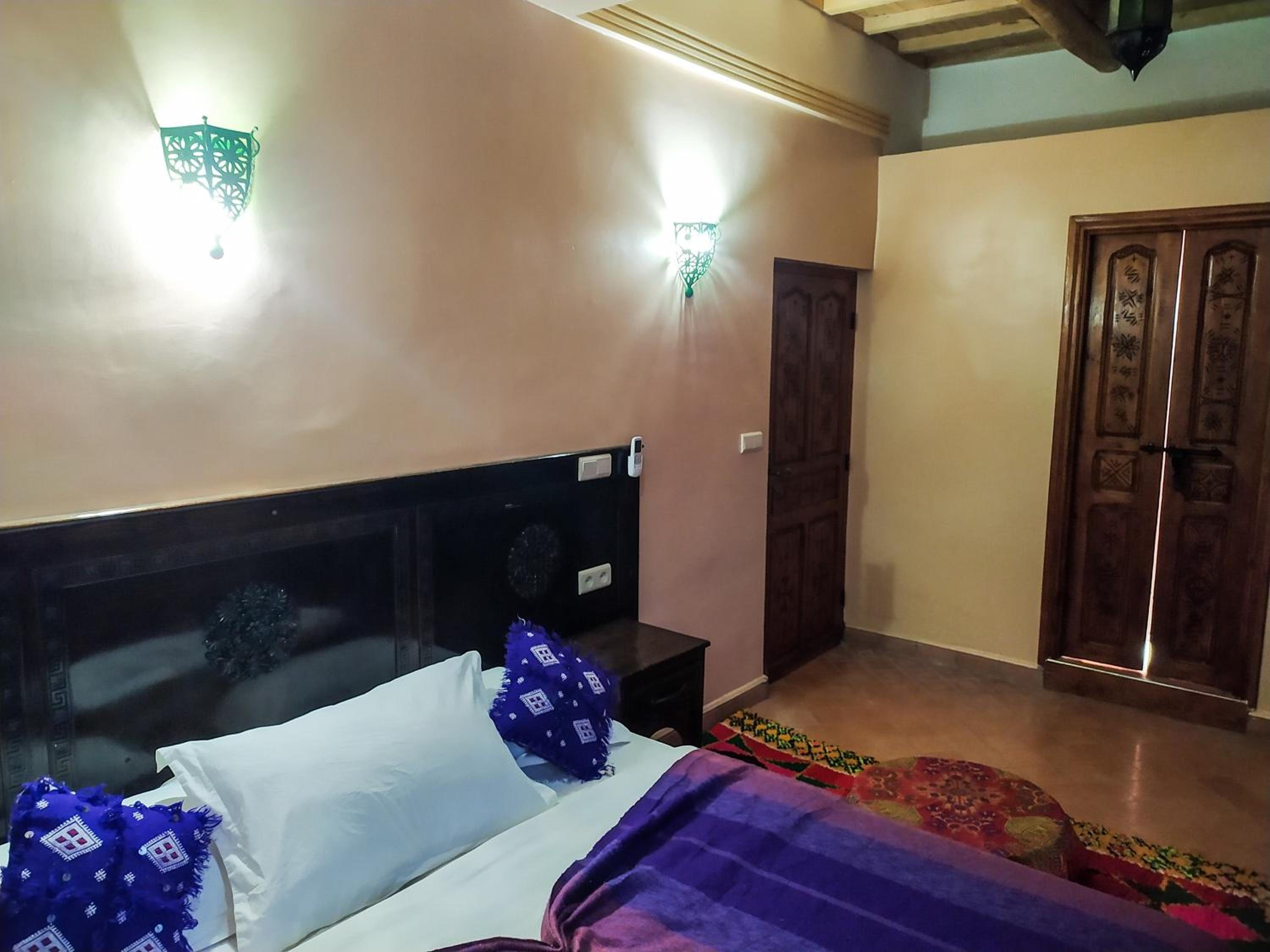 Double or Twin Room with Mountain View - Photo 3