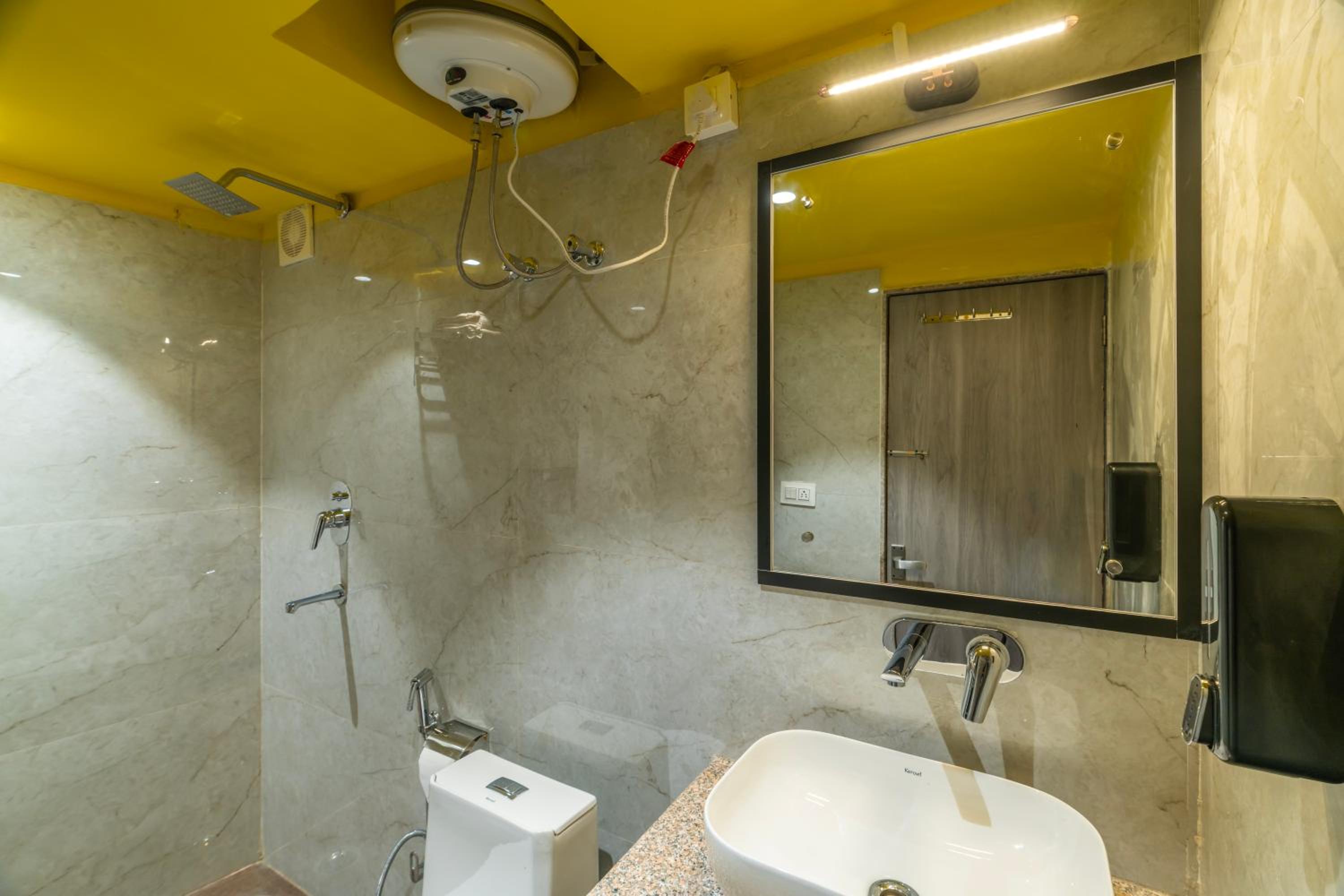 Deluxe Double Room with Balcony - Photo 2