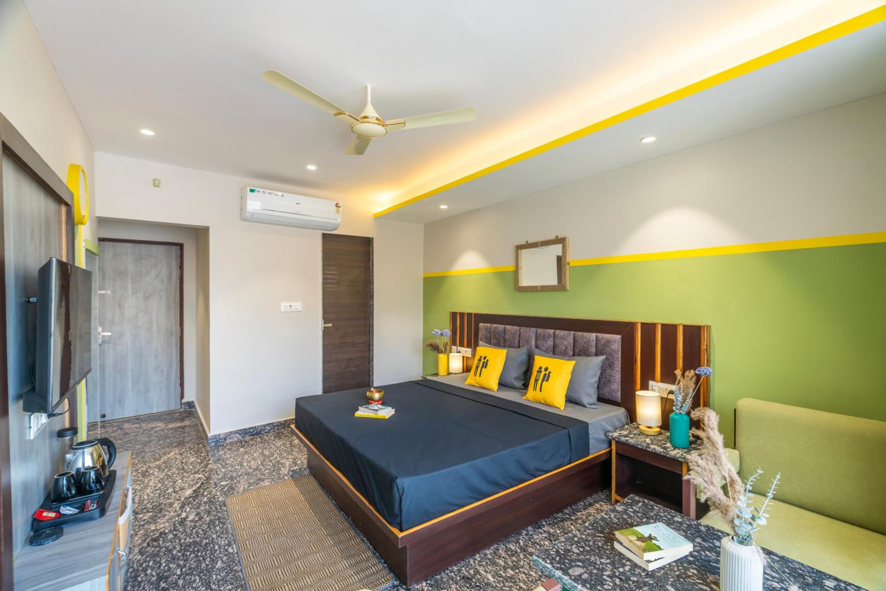 Superior Double Room with Balcony - Photo 3