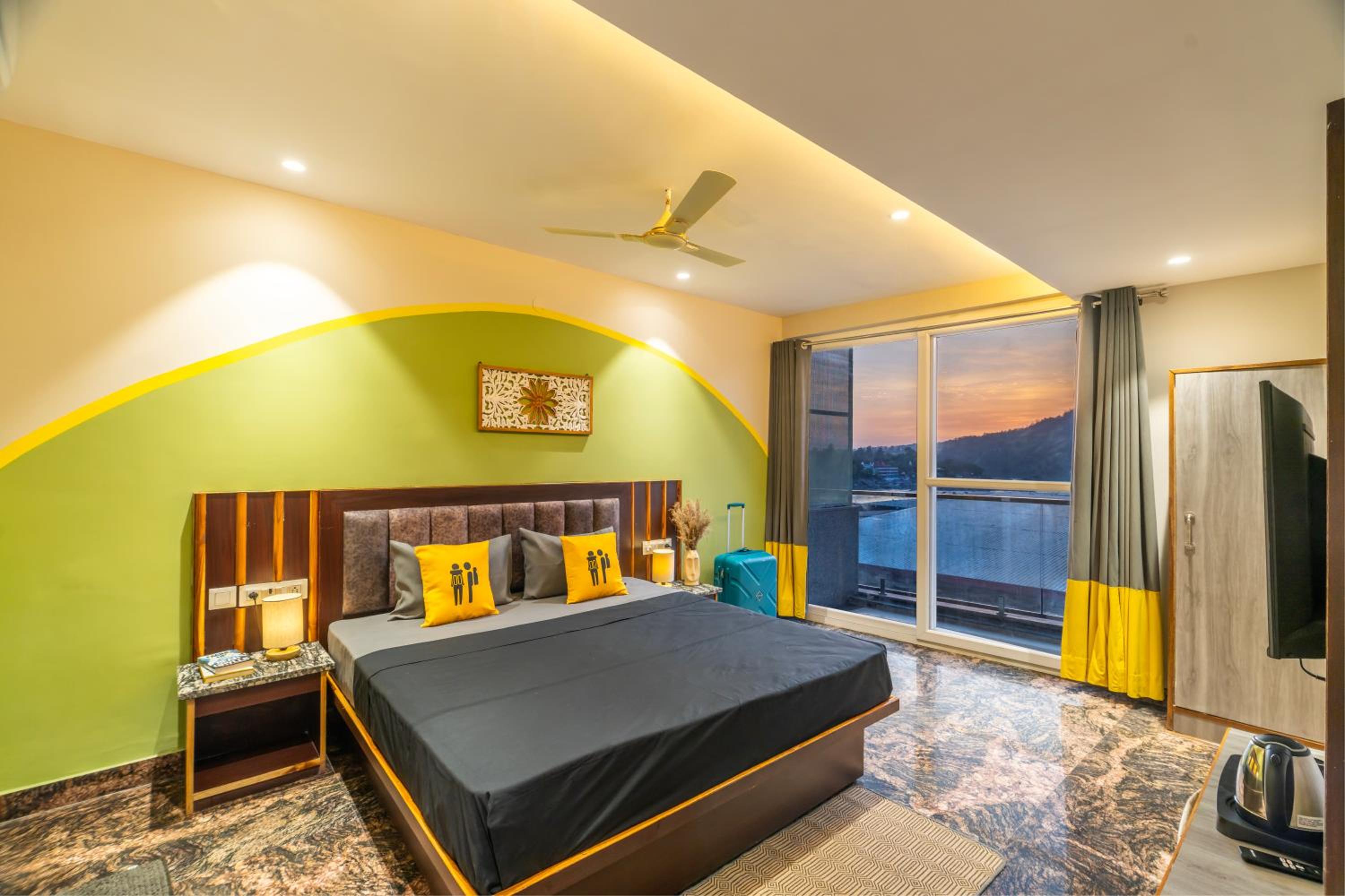 Deluxe Double Room with Balcony - Photo 1