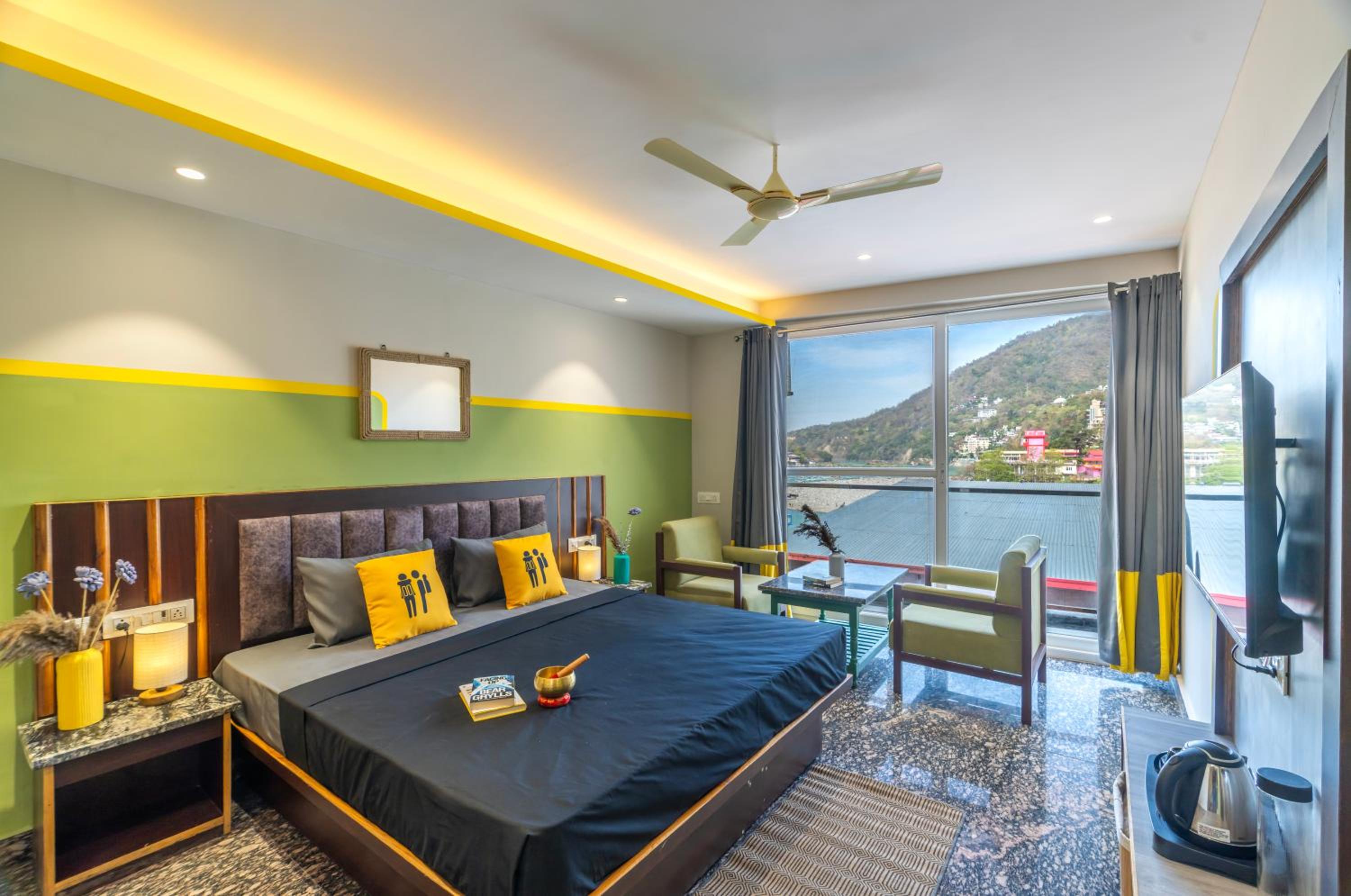 Superior Double Room with Balcony - Photo 1
