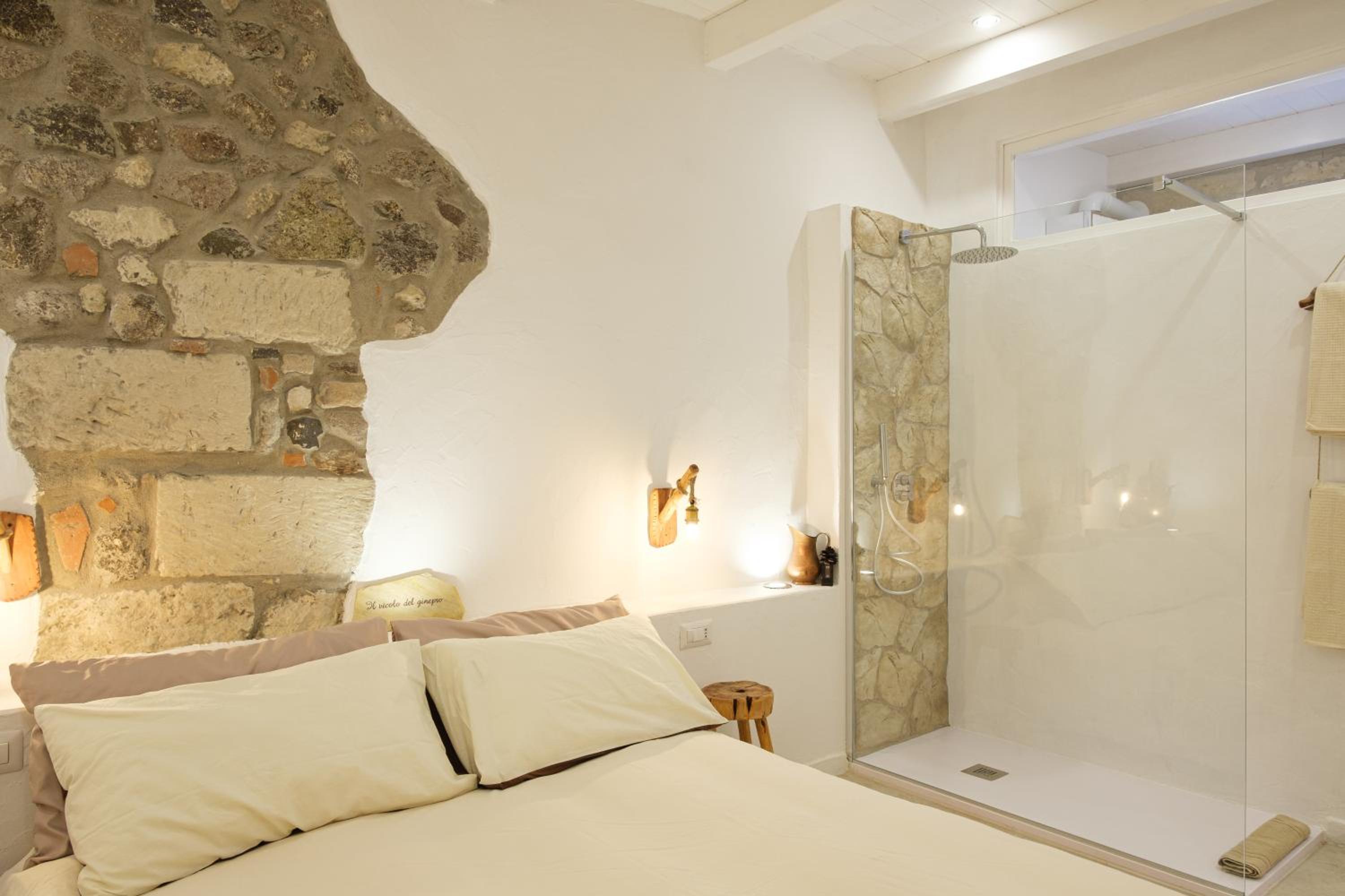 Double Room with Spa Bath photo 1