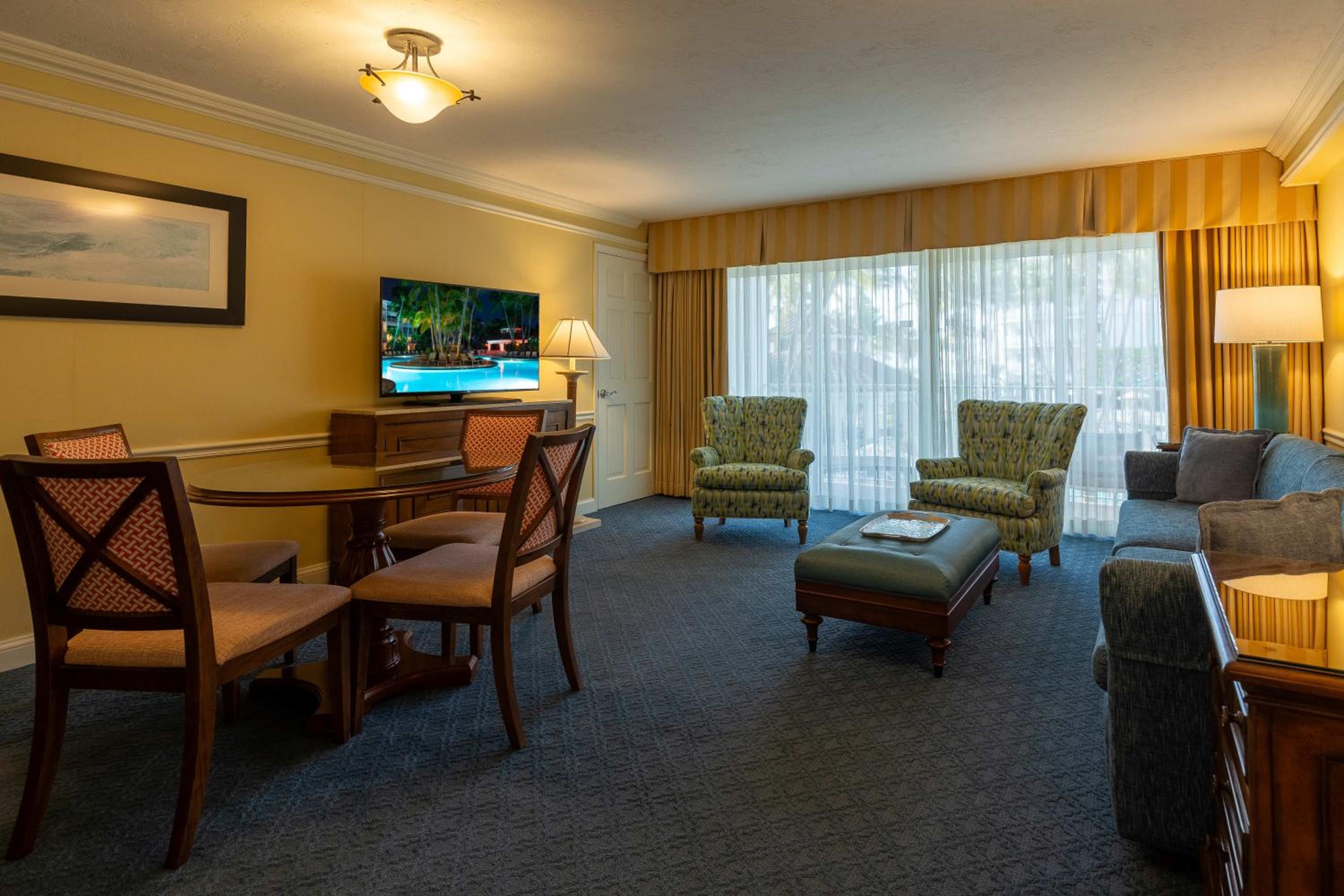 One-Bedroom Suite with Pool View - Photo 5