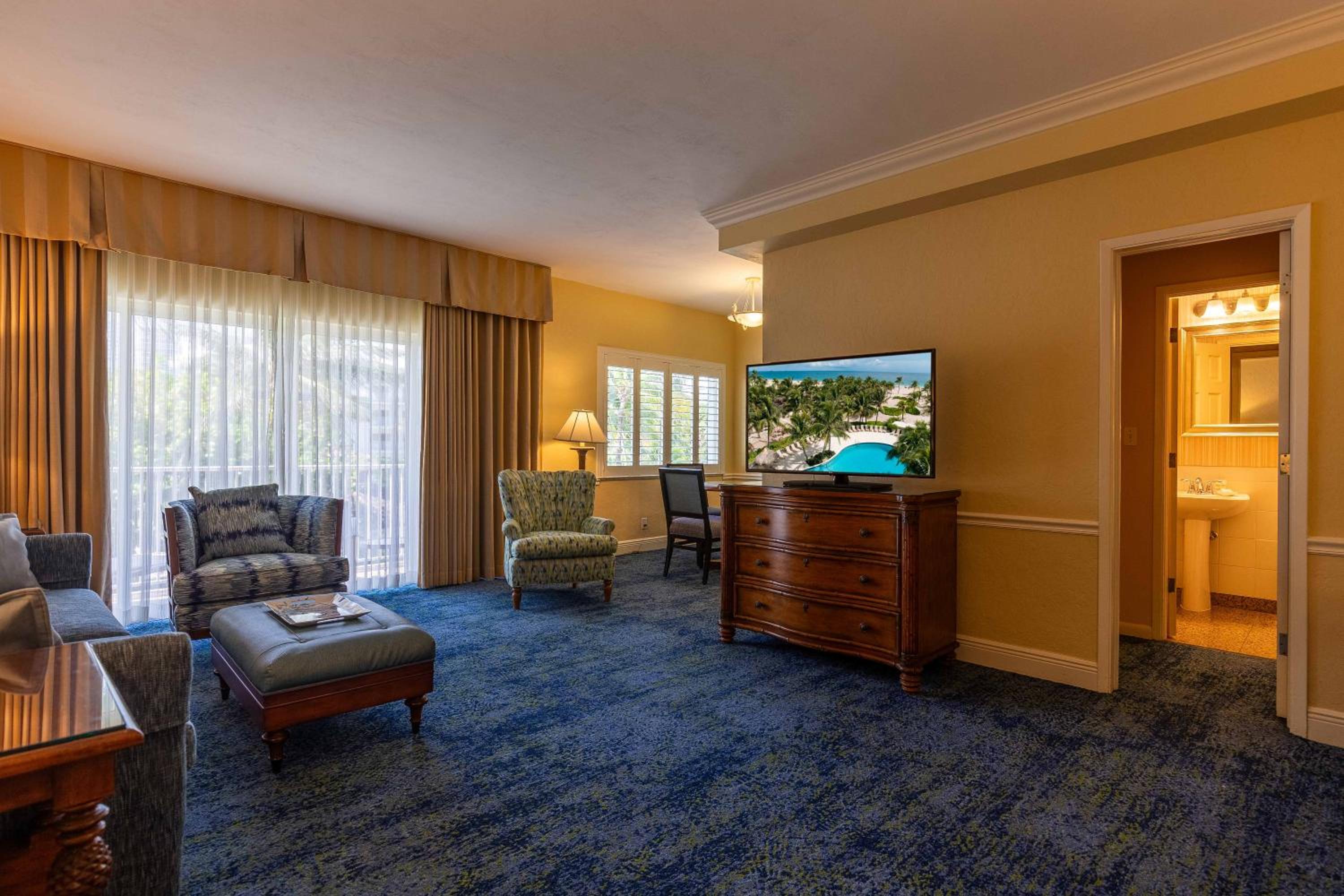 Deluxe Suite - Photo 2