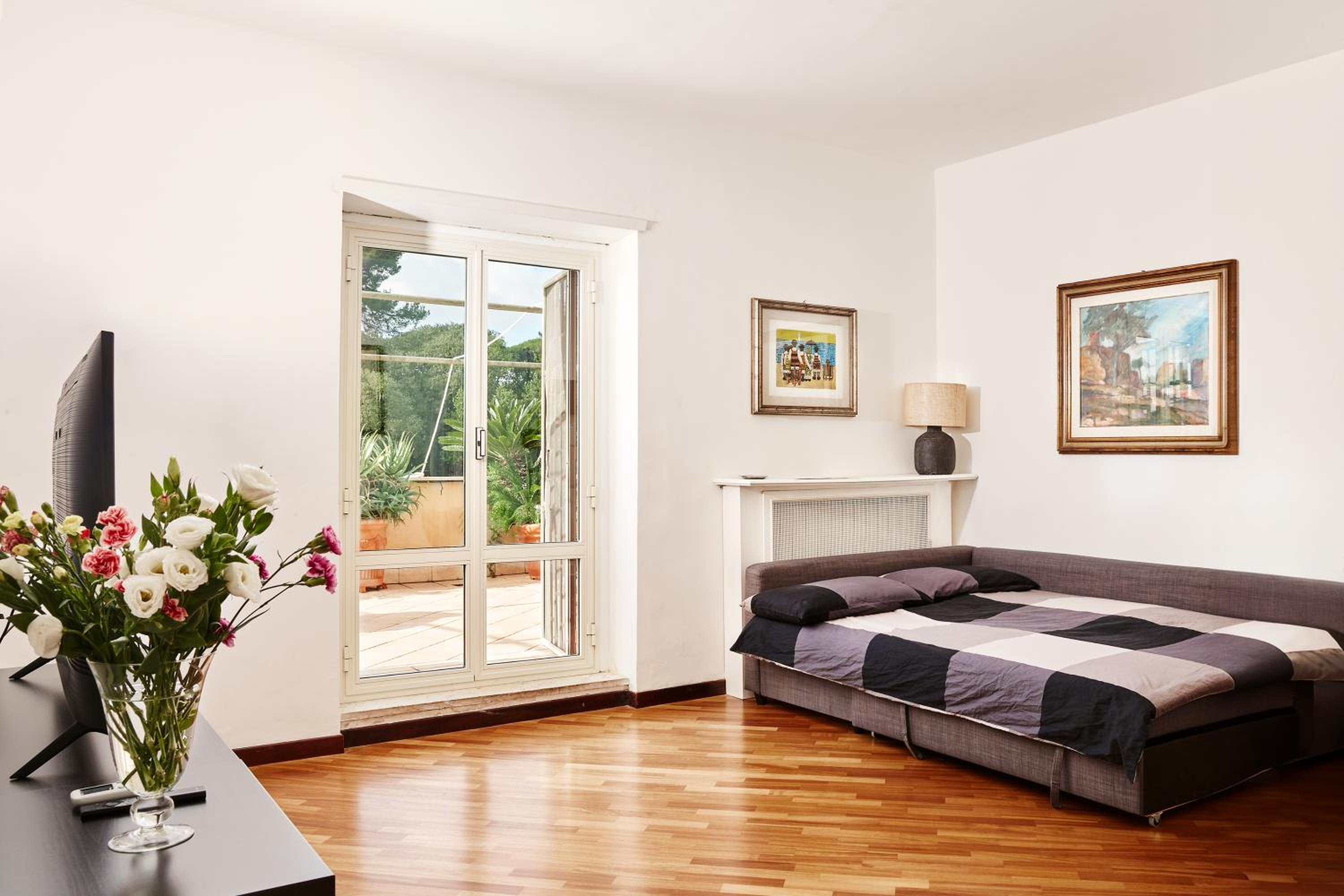 One-Bedroom Apartment