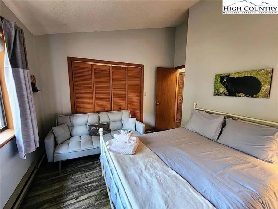 Two-Bedroom House photo 2