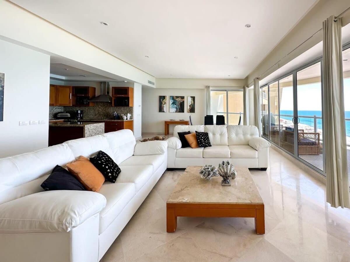 Family Room photo 1