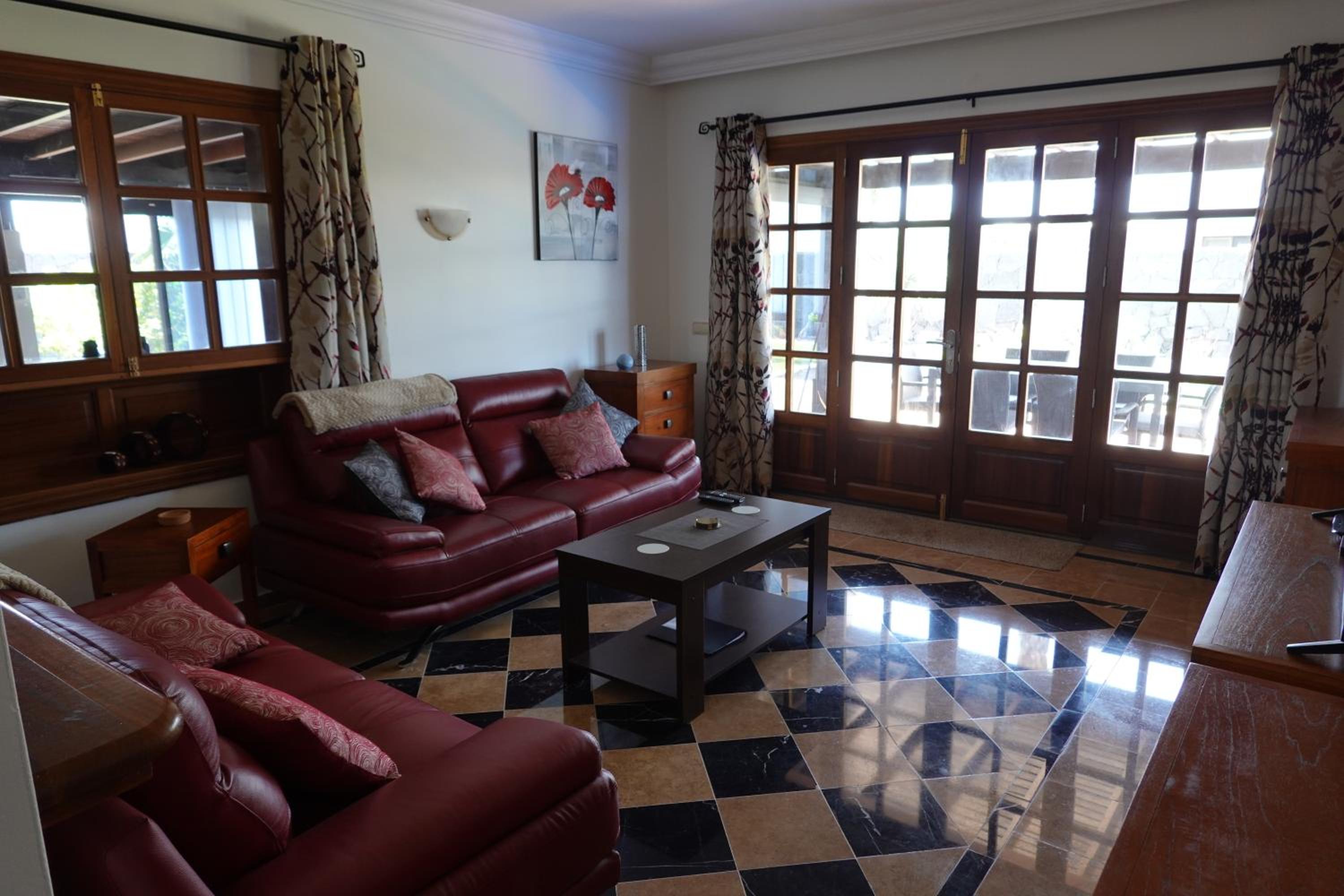 Villa de Tres Habitaciones