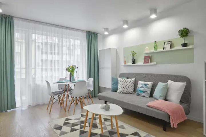 One-Bedroom Apartment photo 1