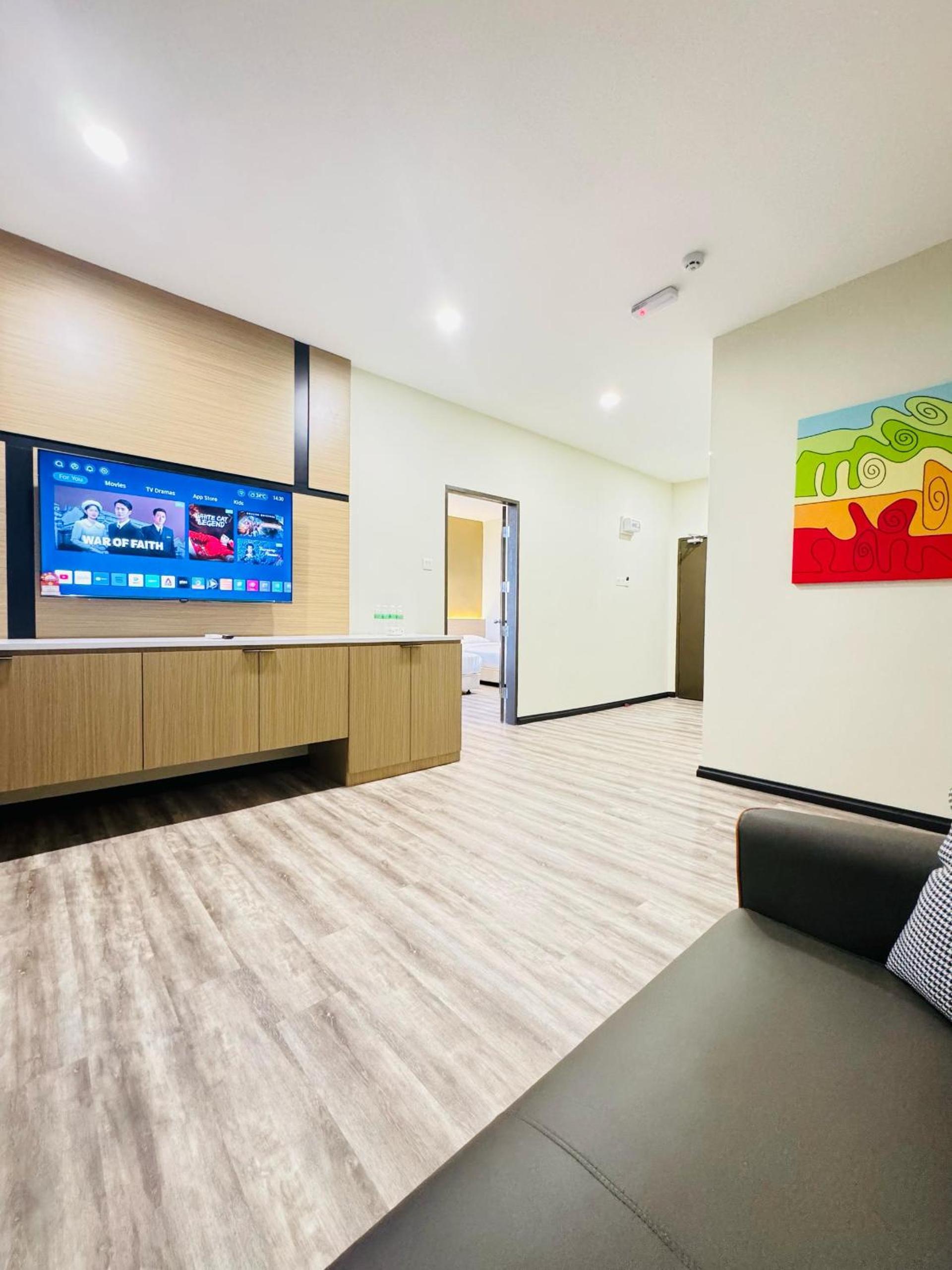 Family Room photo 1