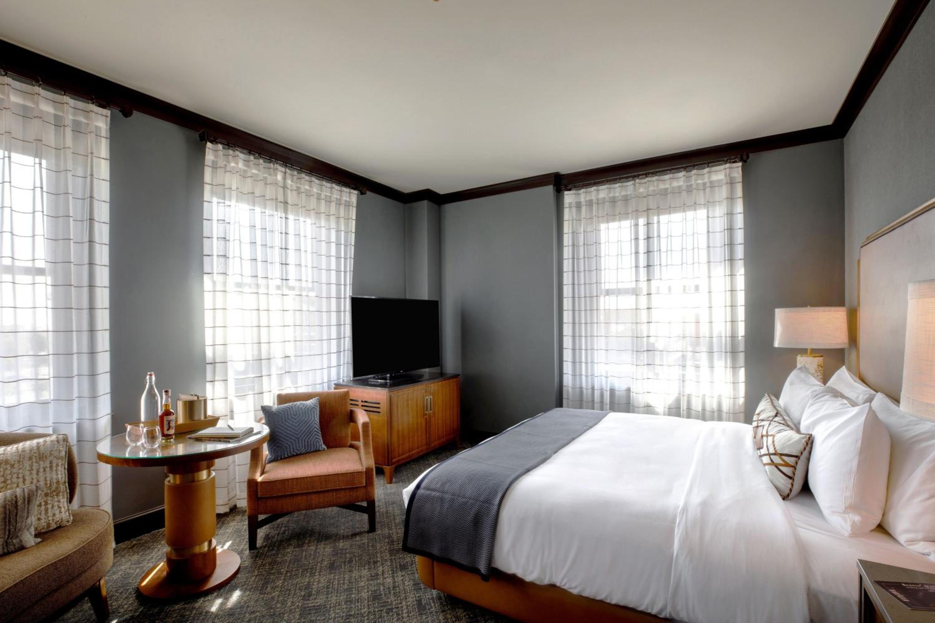 Corner King Room - Photo 1