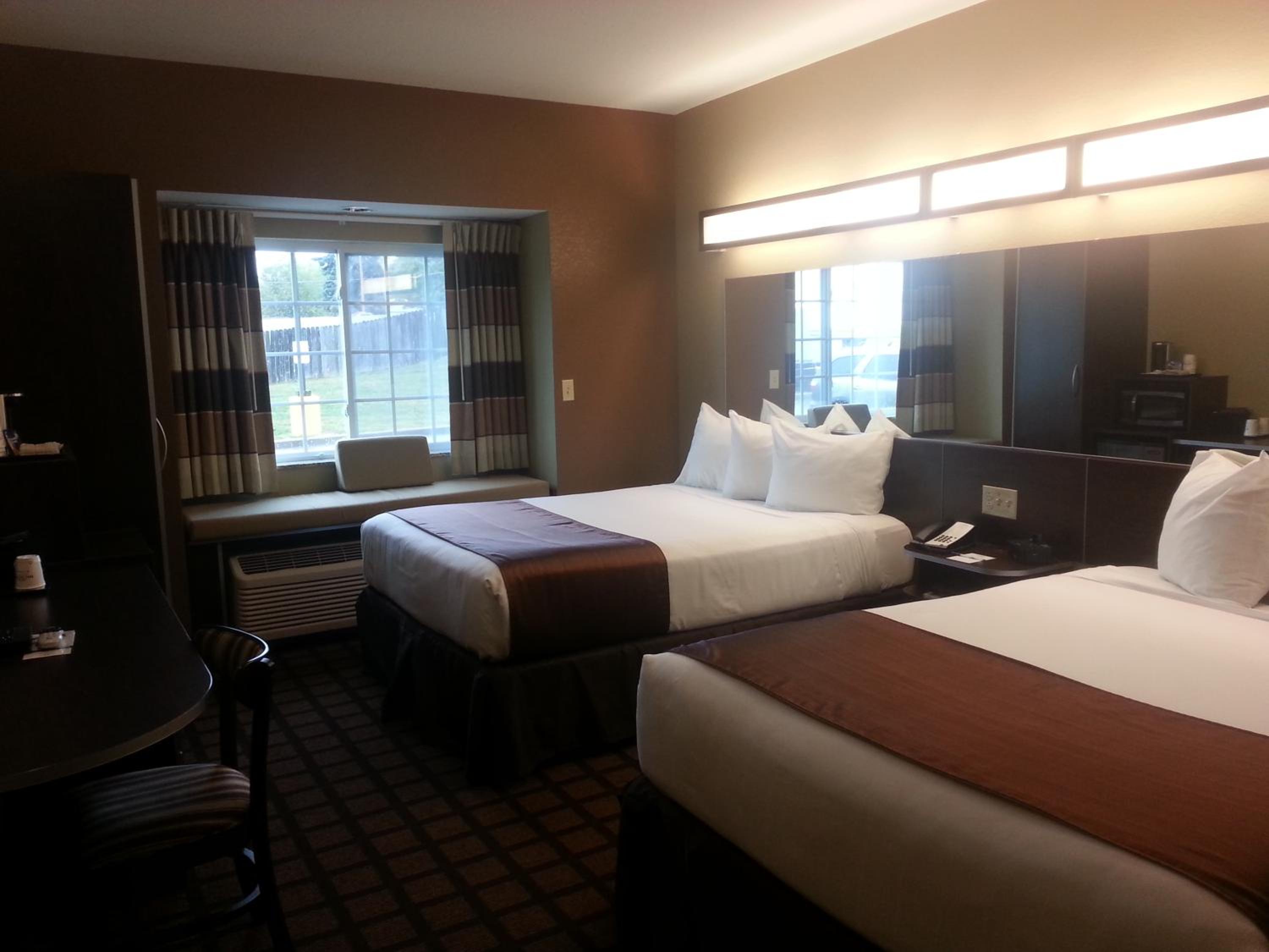 Queen Room with Two Queen Beds - Disability Access/Non-Smoking photo 2