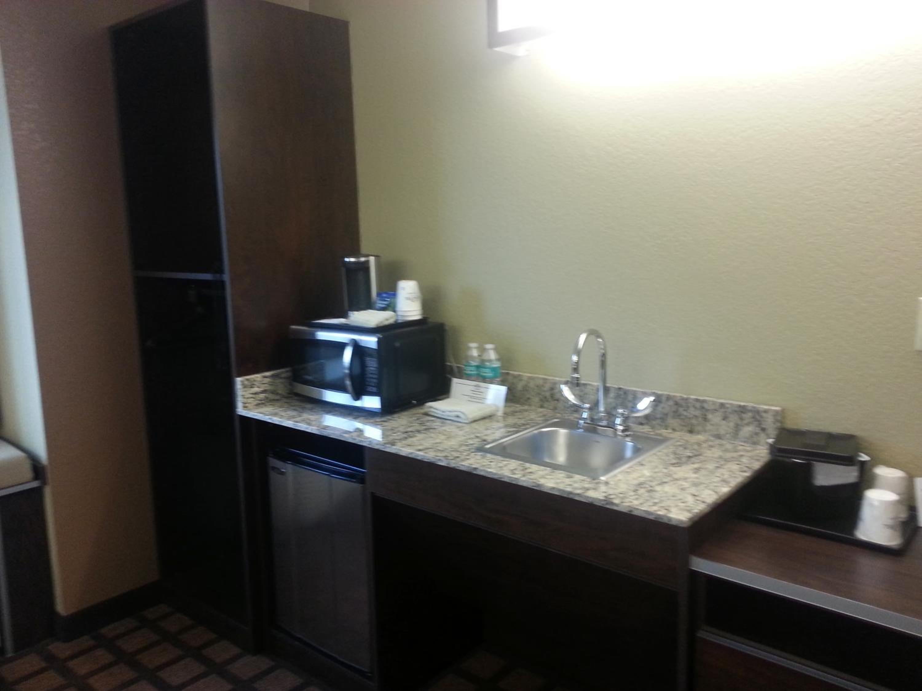 One-Bedroom Suite - Disability Access/Non-Smoking photo 3