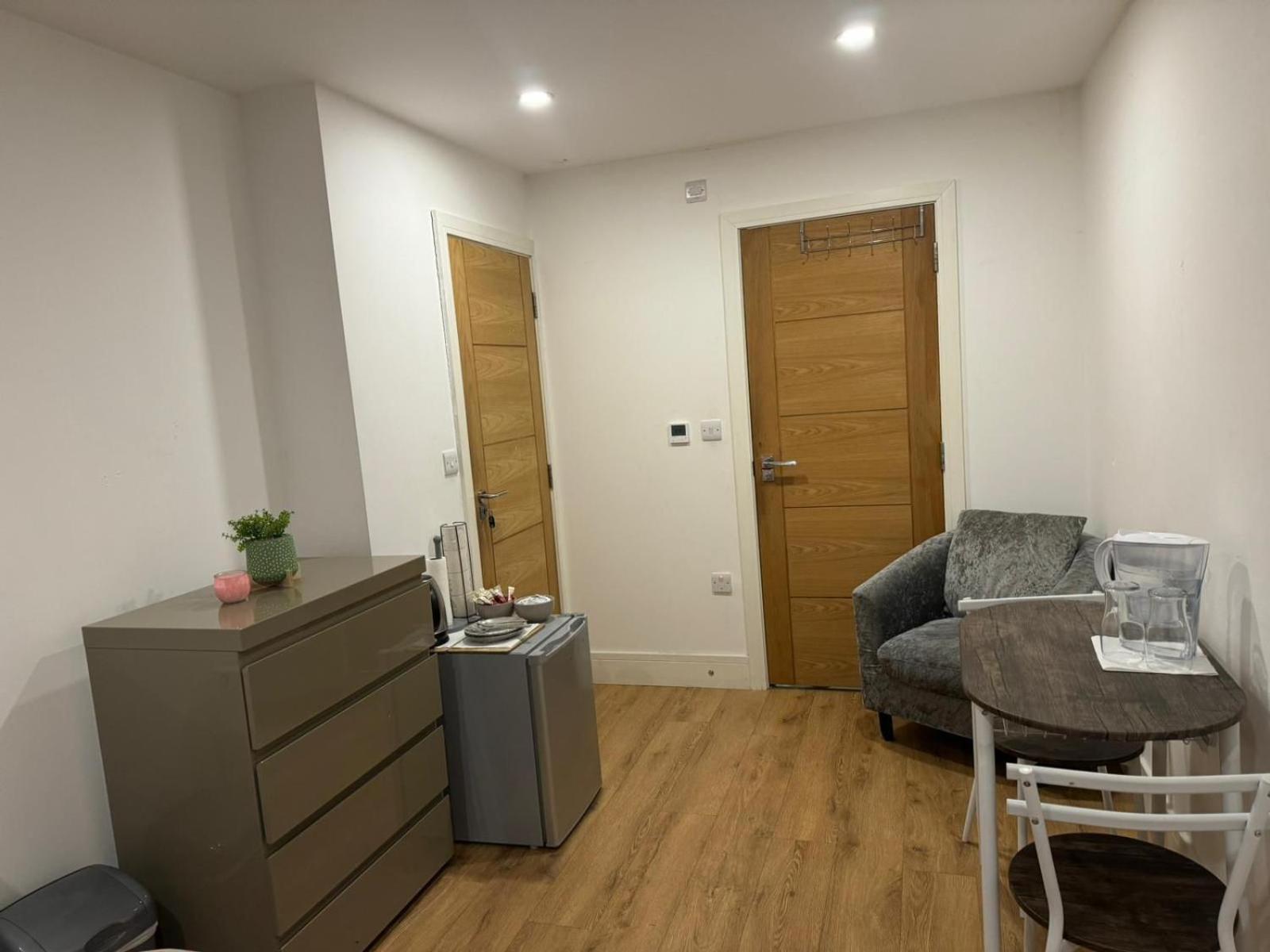 One-Bedroom Apartment photo 2