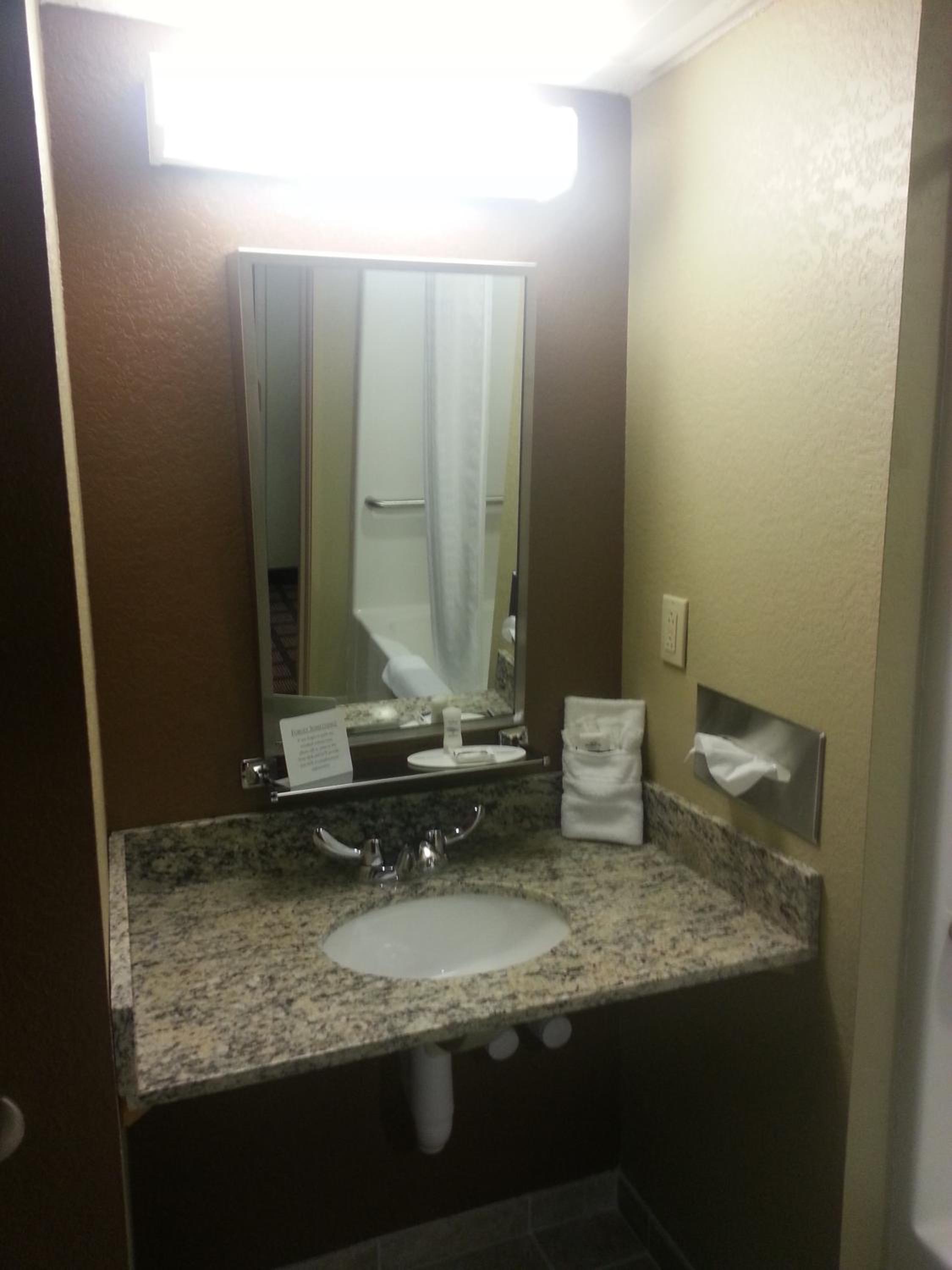 Queen Room - Disability Access - Non-Smoking