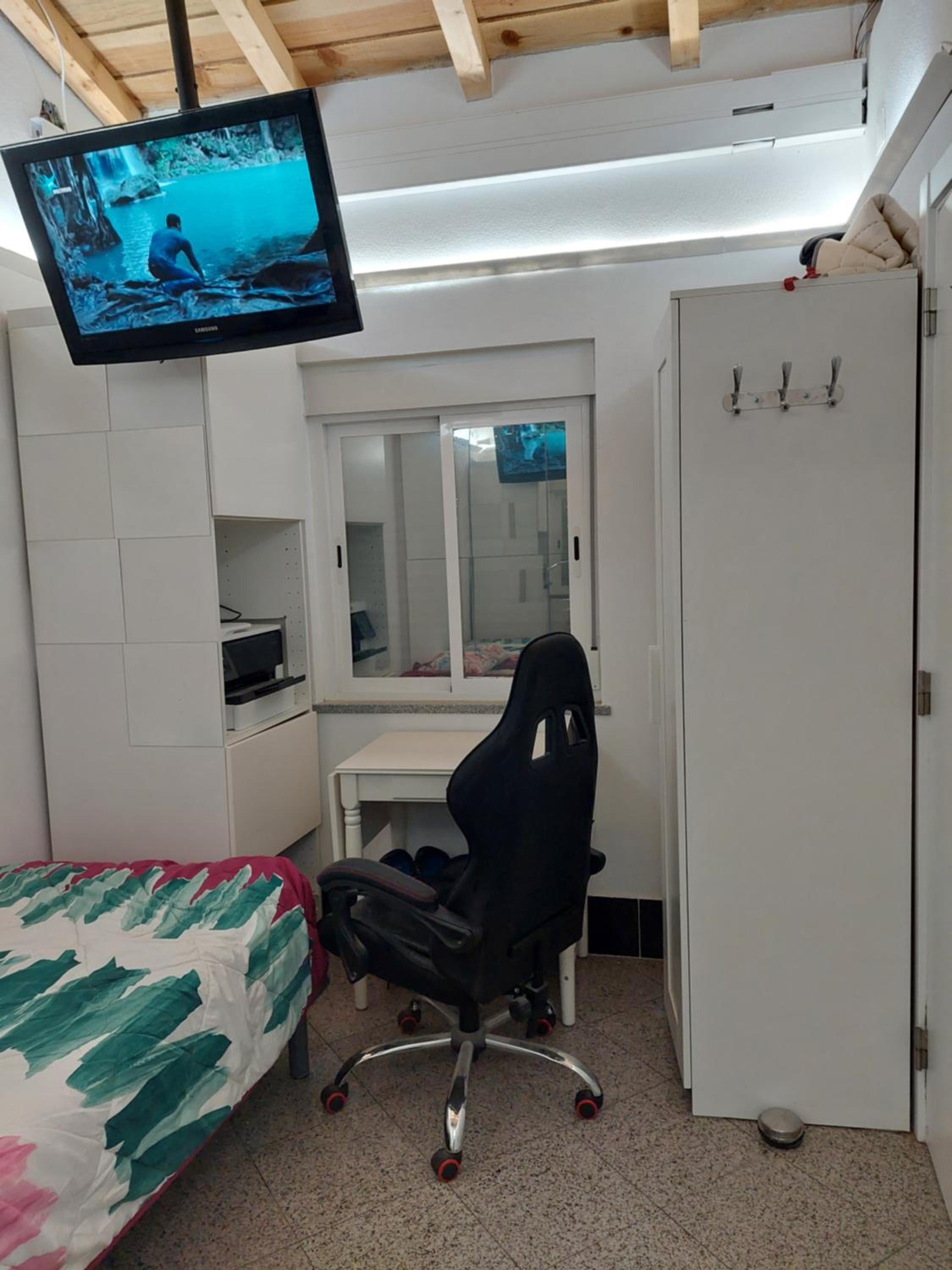 Single Room with Private Bathroom