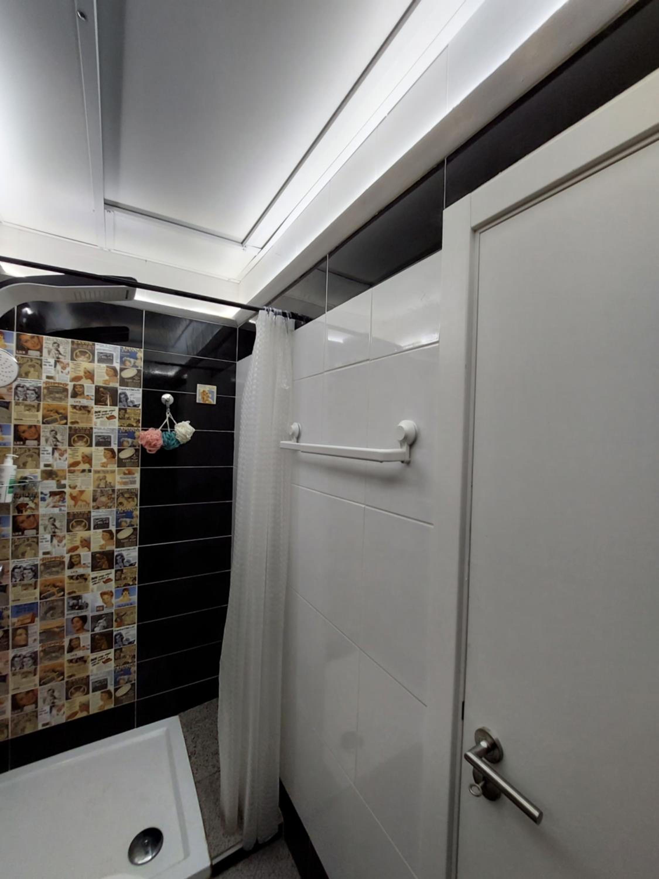 Single Room with Private Bathroom photo 3