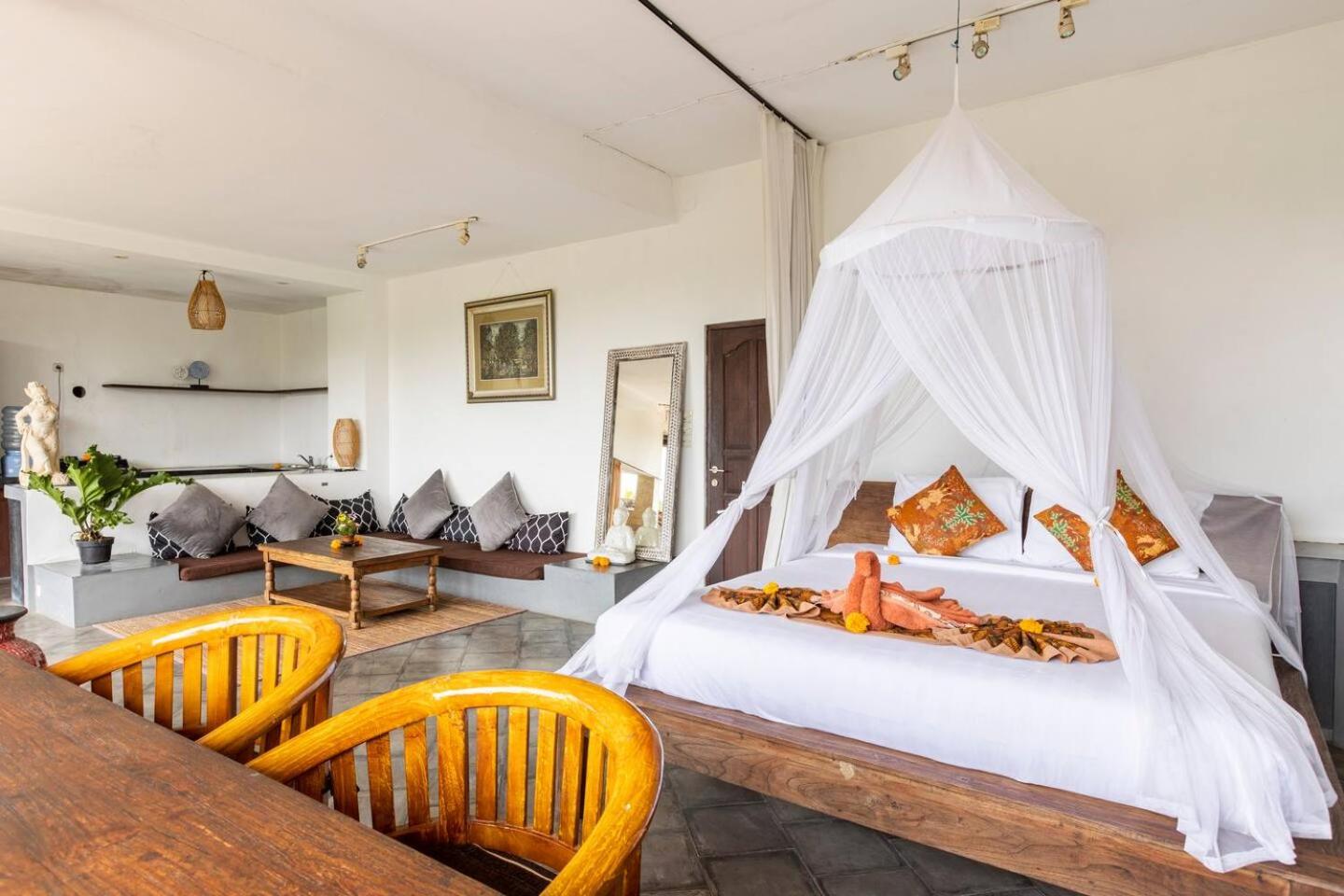 Deluxe Double Room with Balcony - Photo 3