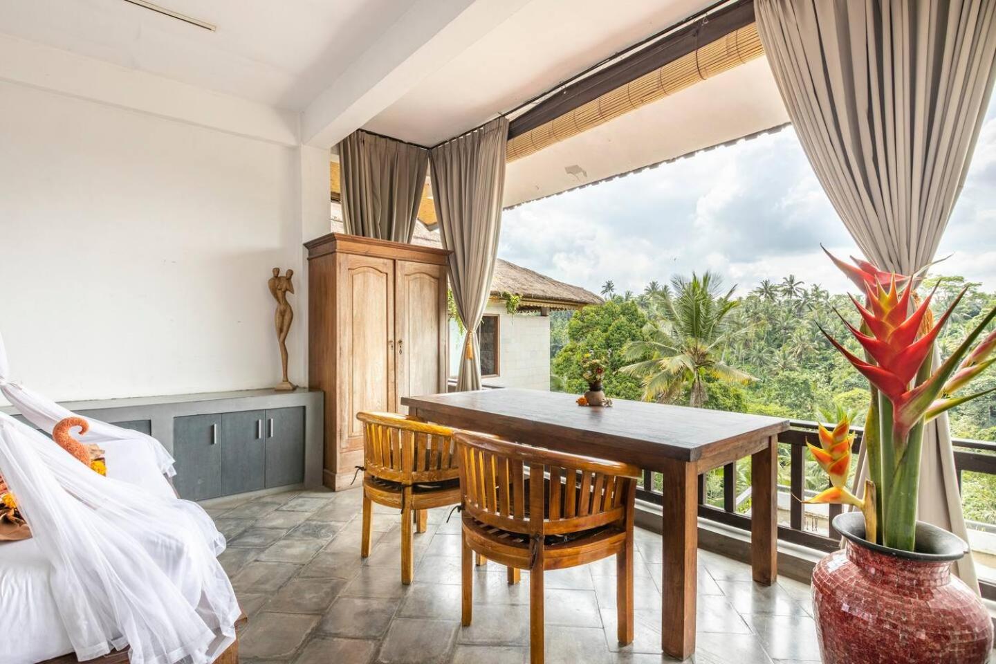 Deluxe Double Room with Balcony - Photo 7