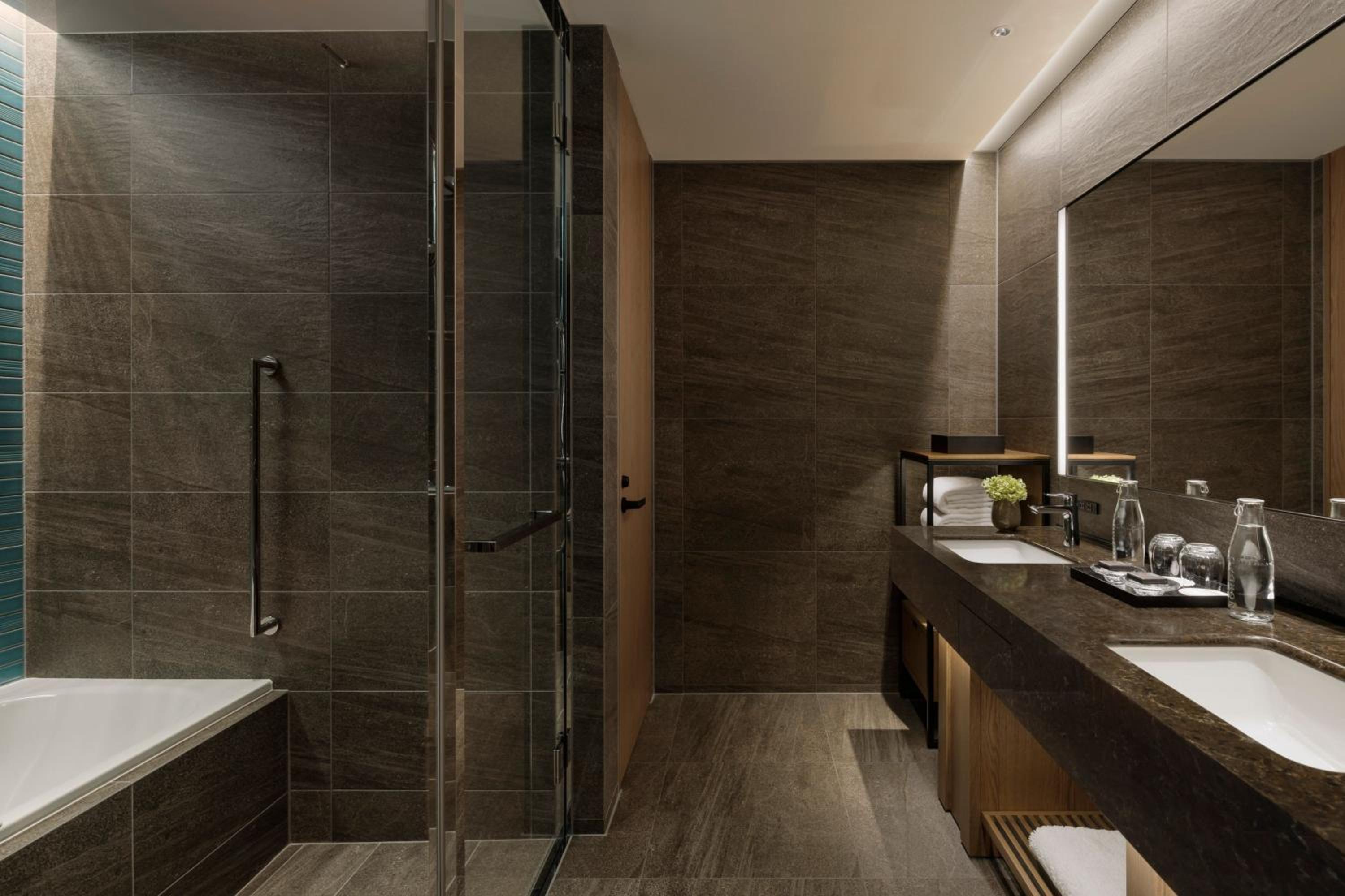 Euphoria Deluxe Twin Room with City View - Photo 2
