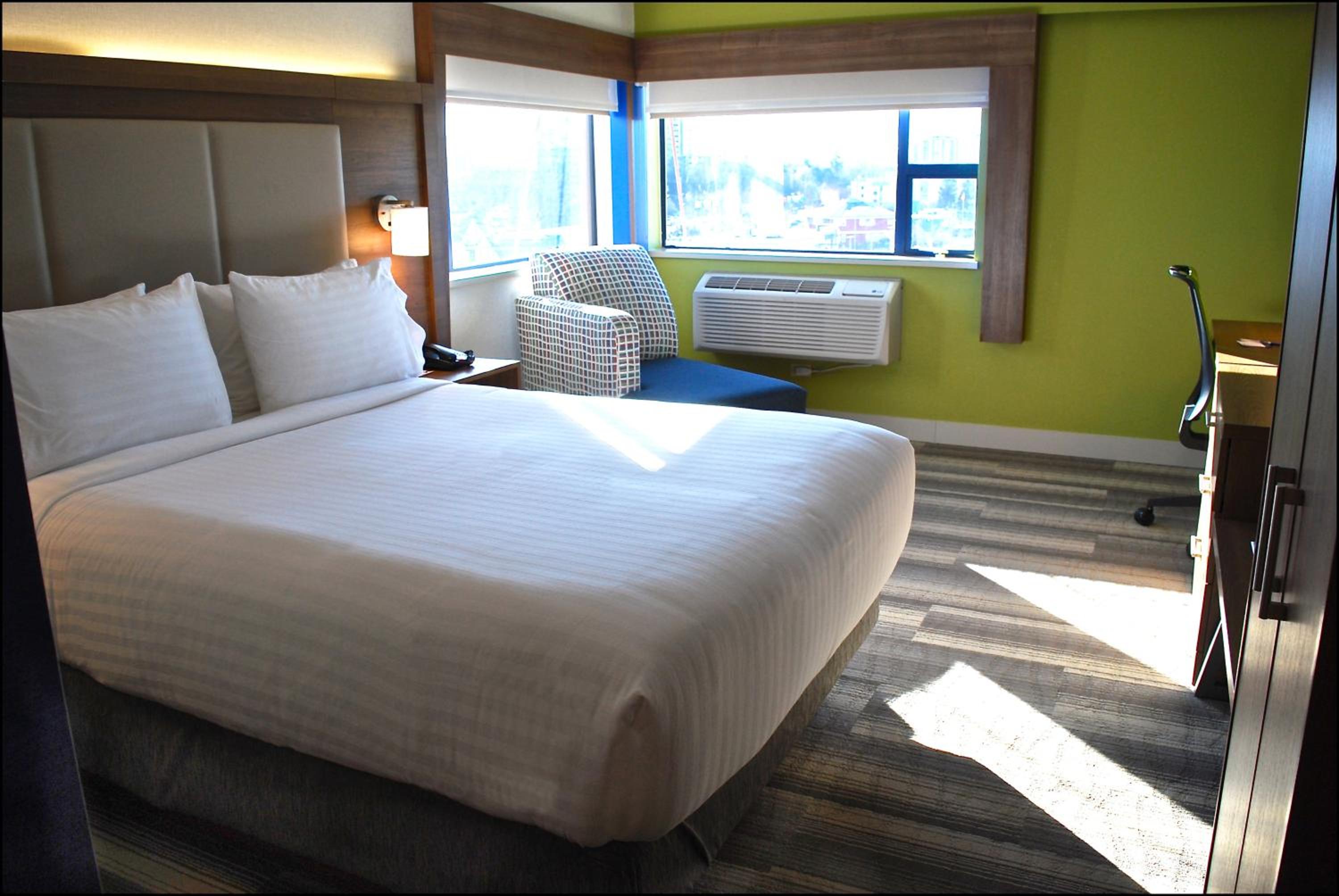 Standard Queen Room