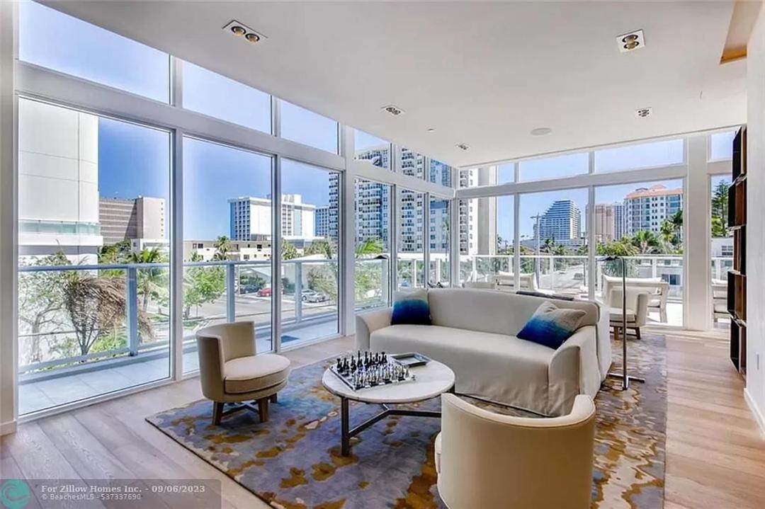 Apartment with Balcony photo 1