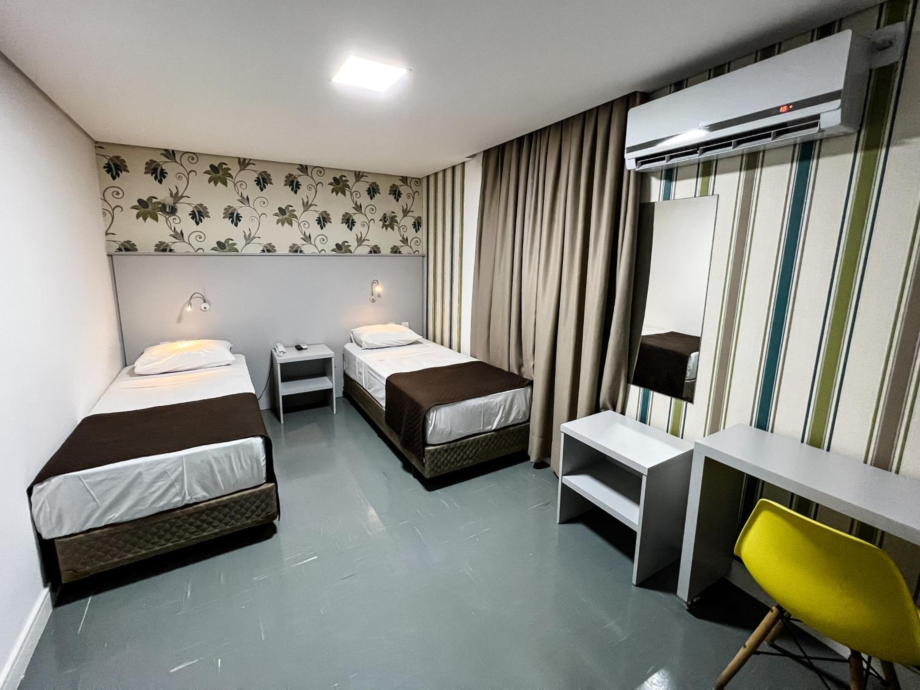 Standard Twin Room photo 3