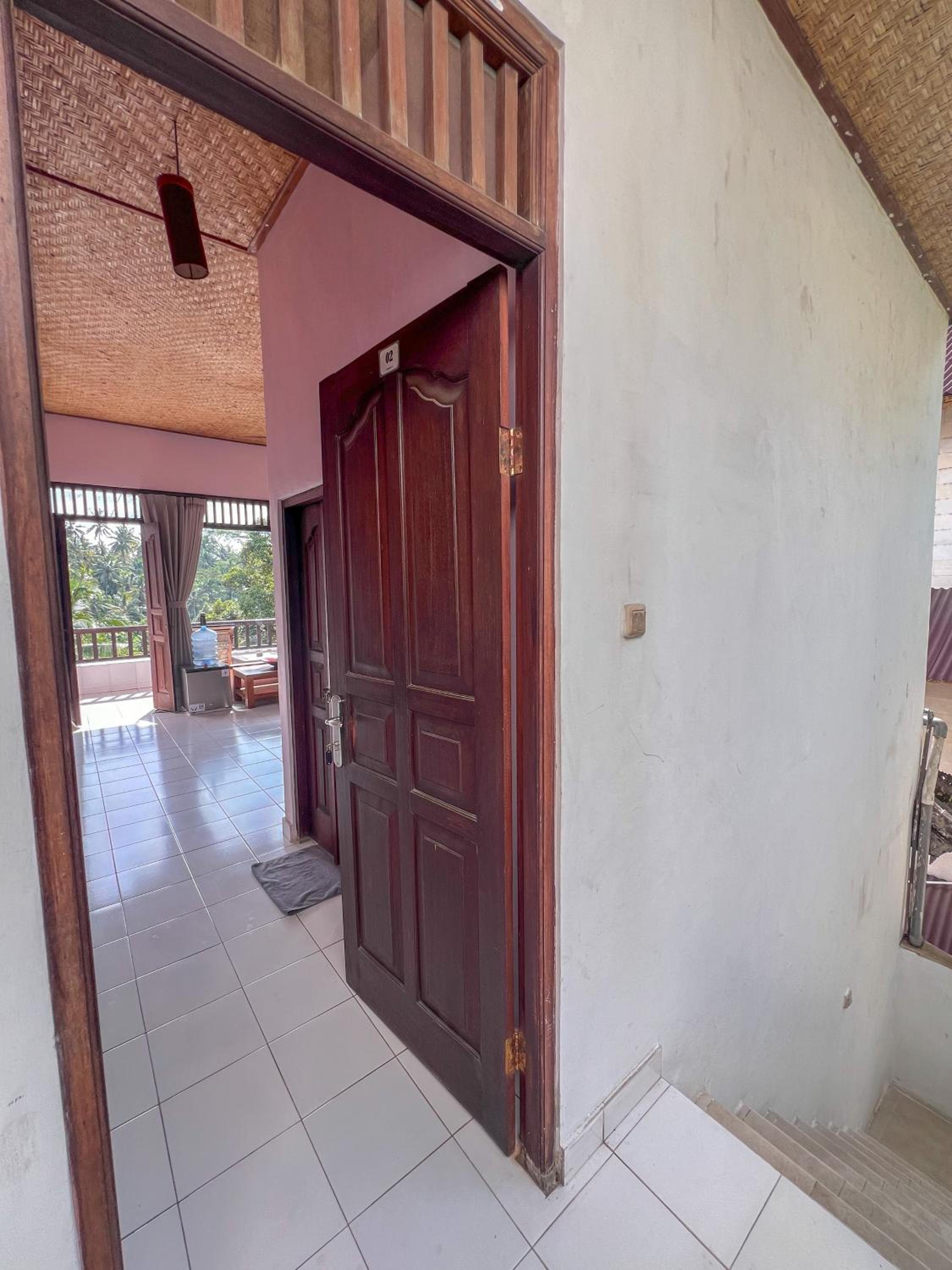 Double Room with Patio - Photo 9