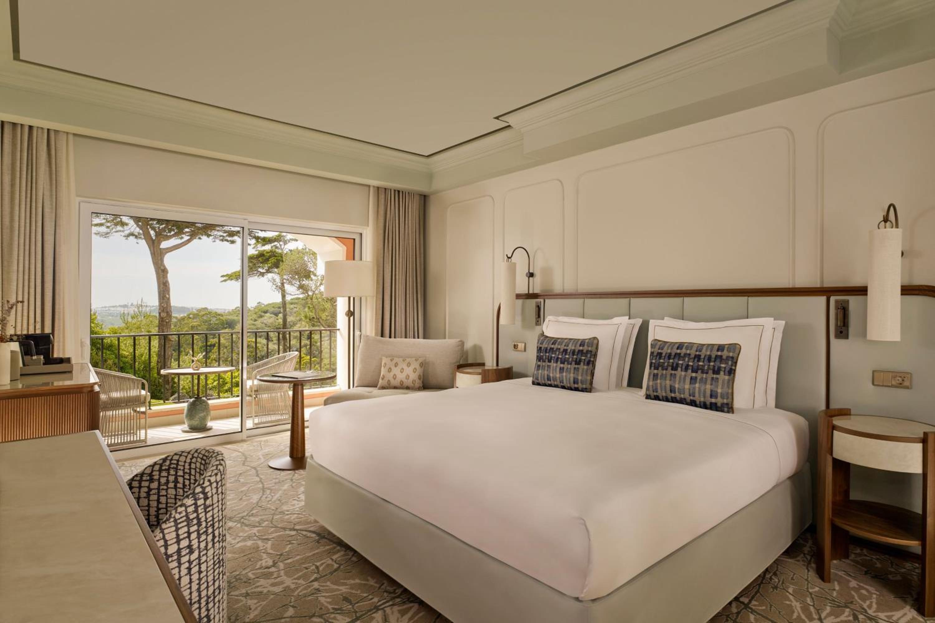 Deluxe Room with One King or Twin Beds - Photo 1