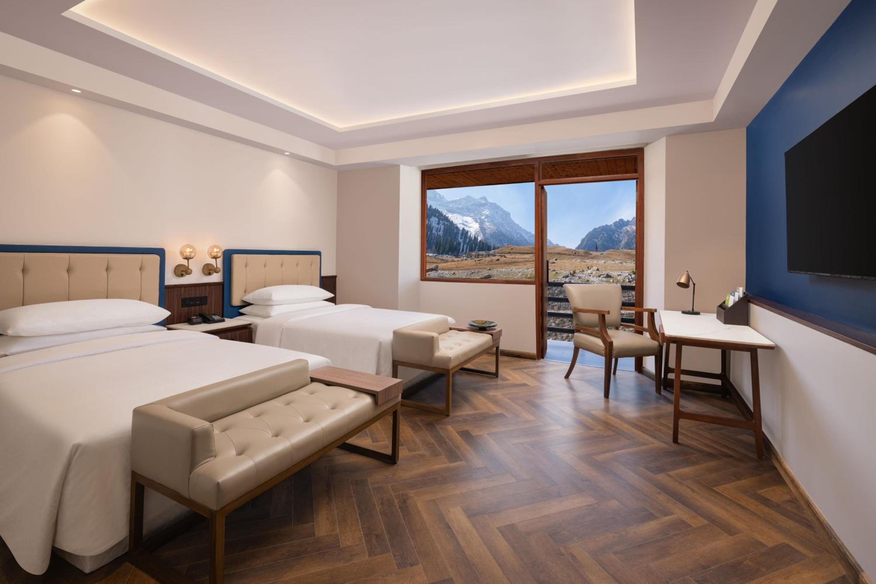 Deluxe Twin Room with Two Twin Beds and Balcony - Mountain View photo 3