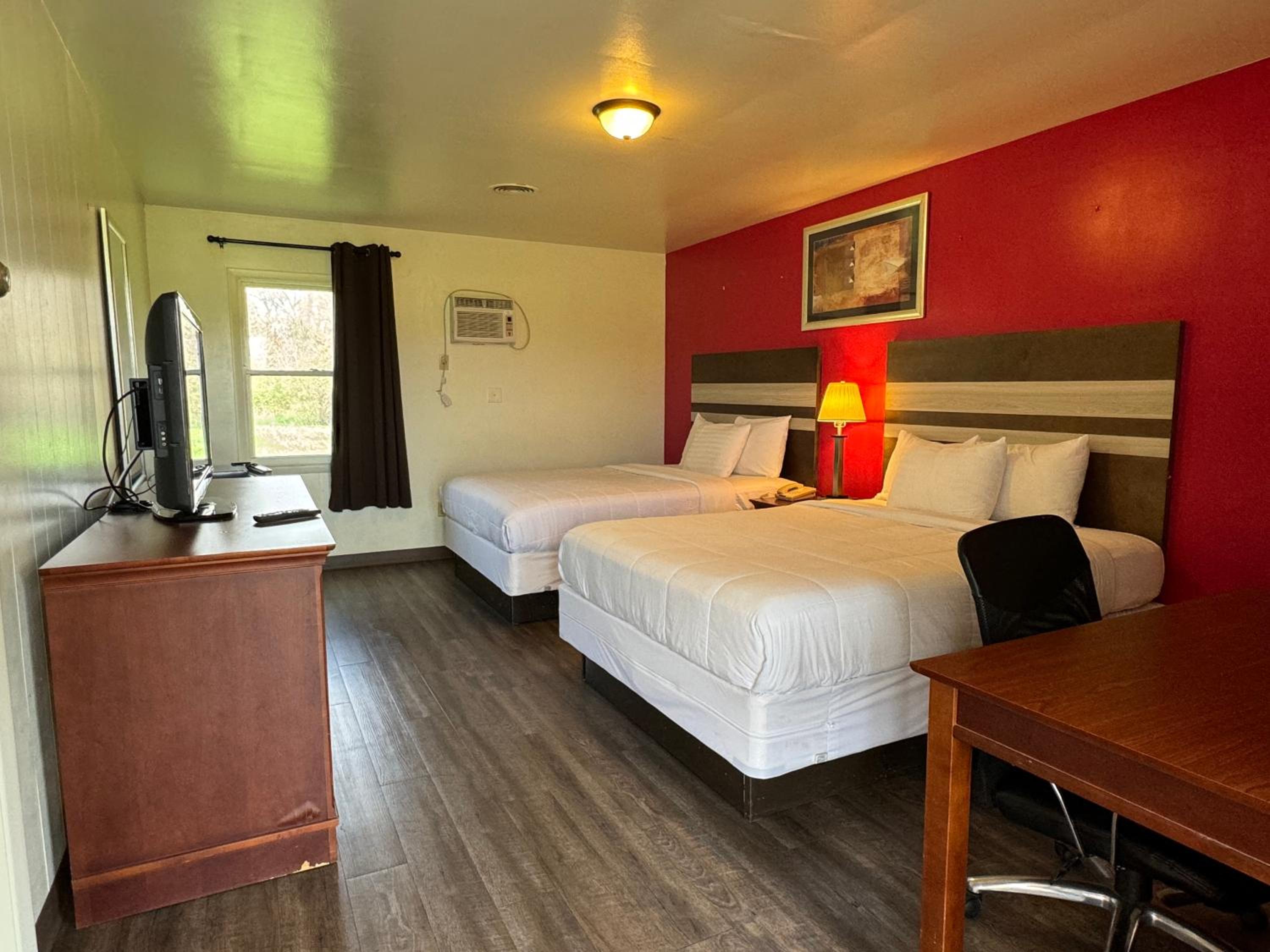 Queen Room with Two Queen Beds photo 1