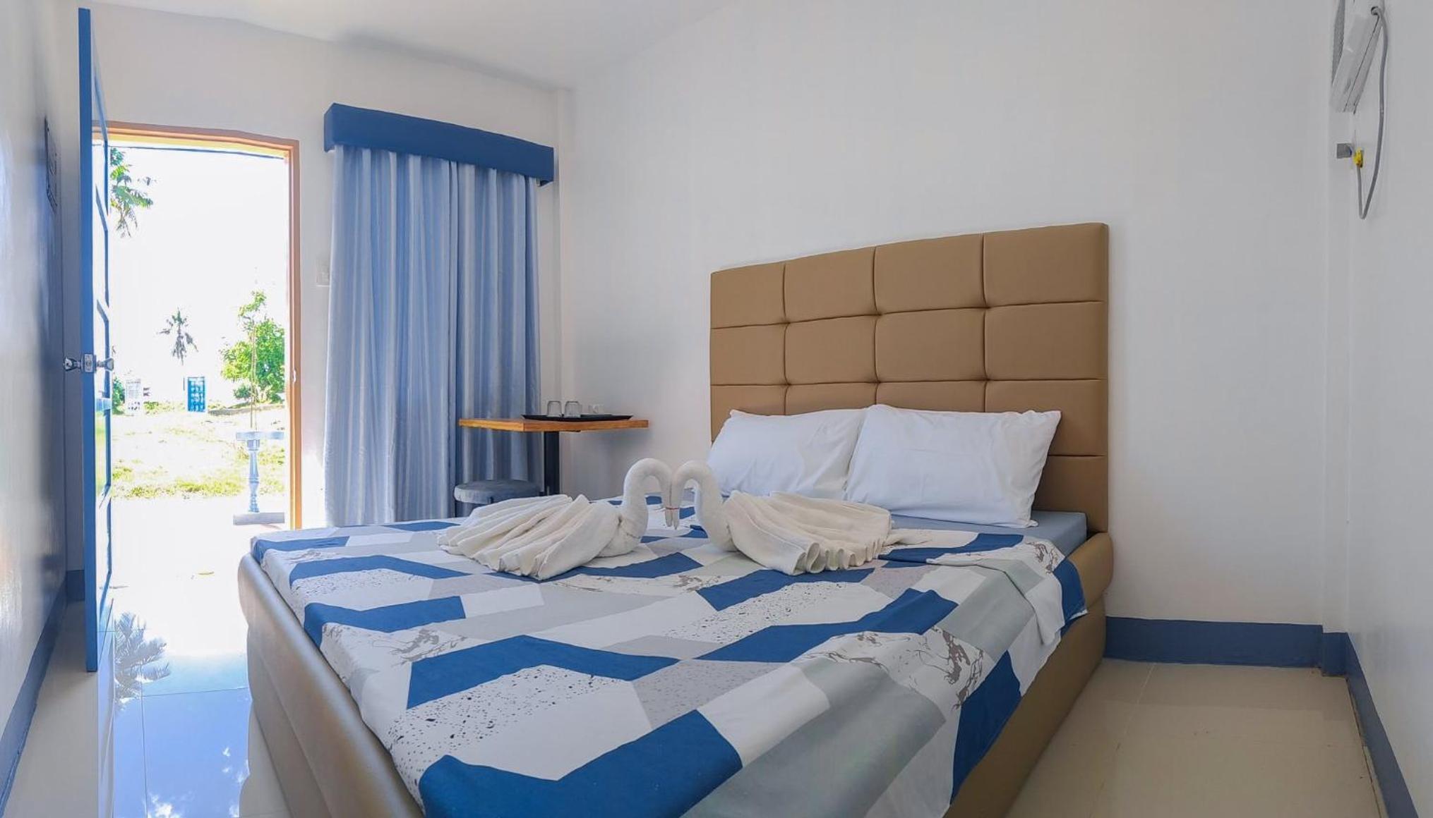 Double Room with Pool View photo 2