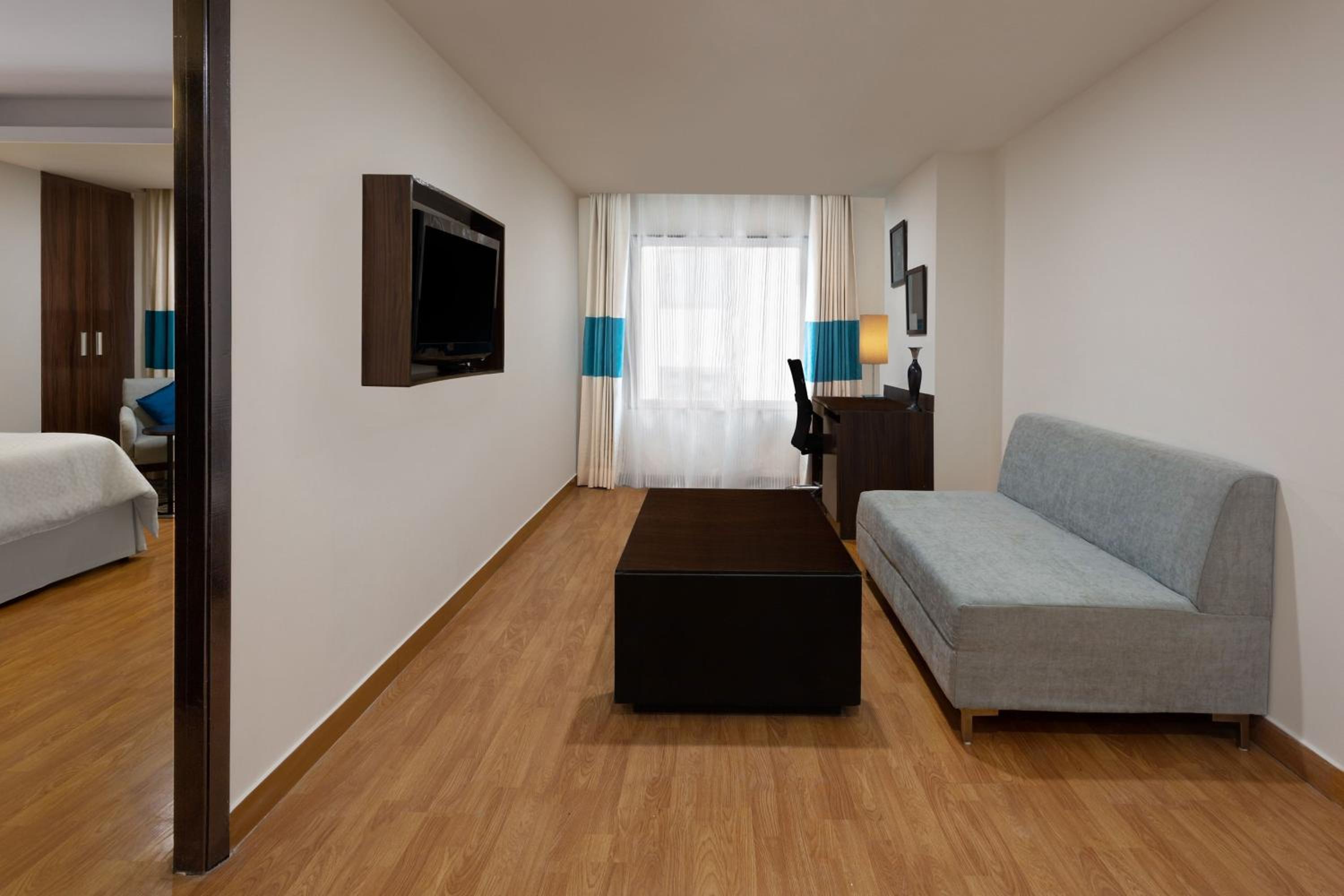 Four Points Suite - Photo 3